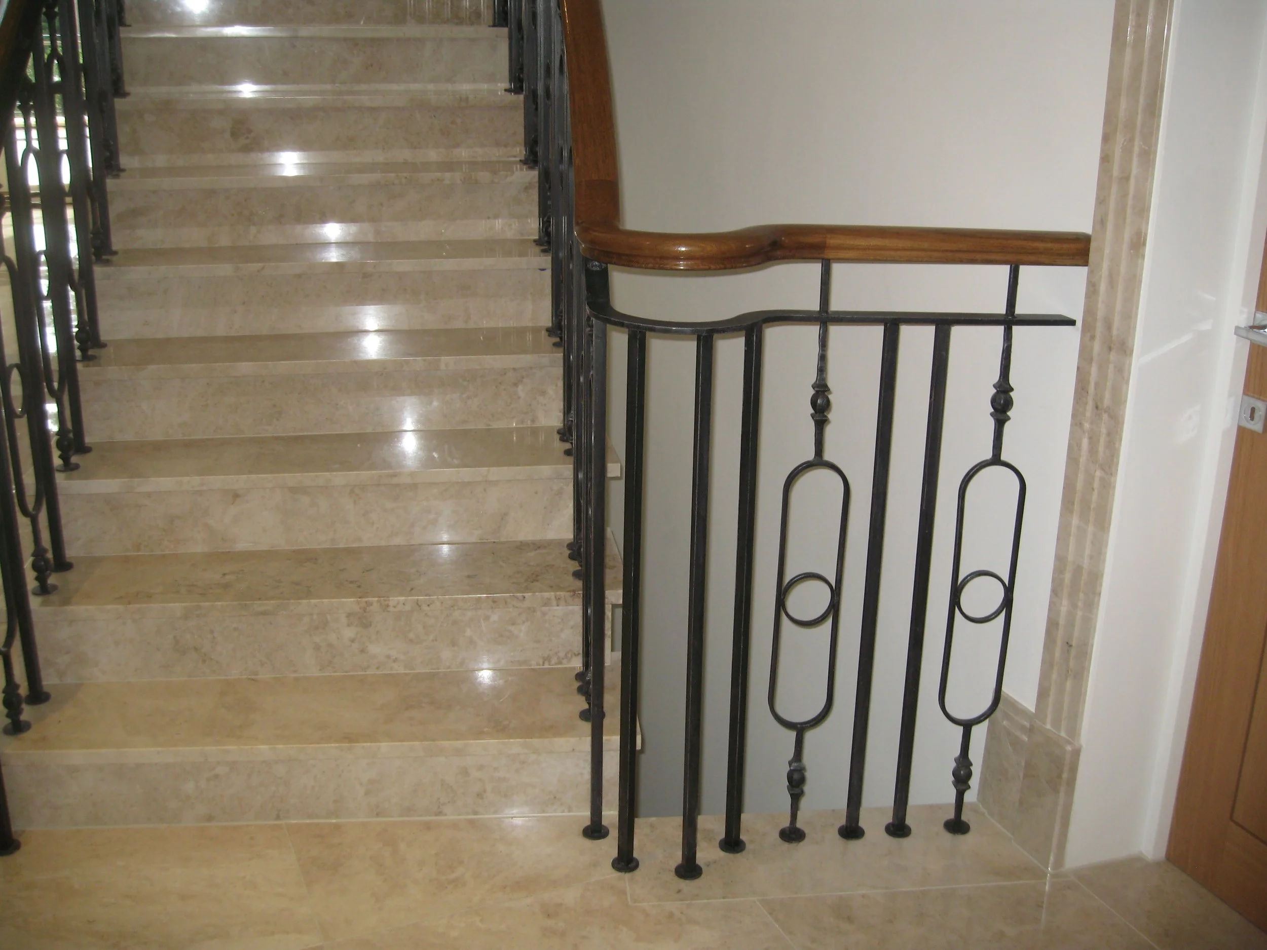 OLD OAK BALUSTRADE 018.jpg