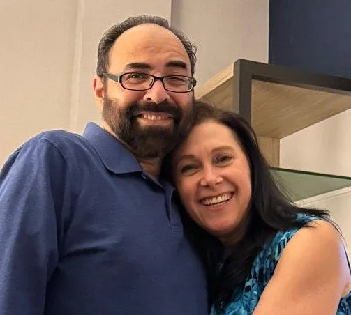 Lisa and Jessie in Hotel.JPG