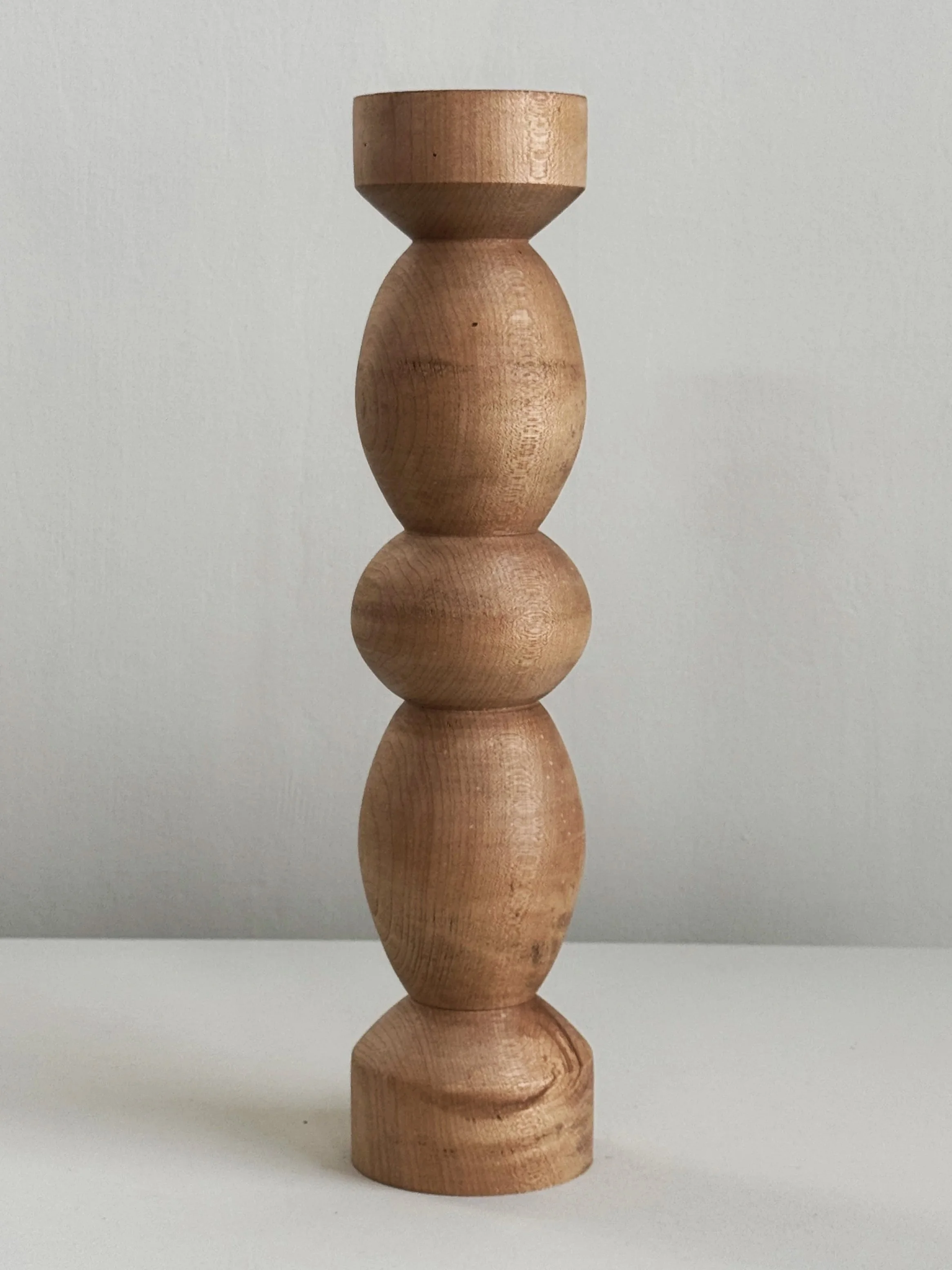 Candelabro Artesanal en Madera de Cerezo