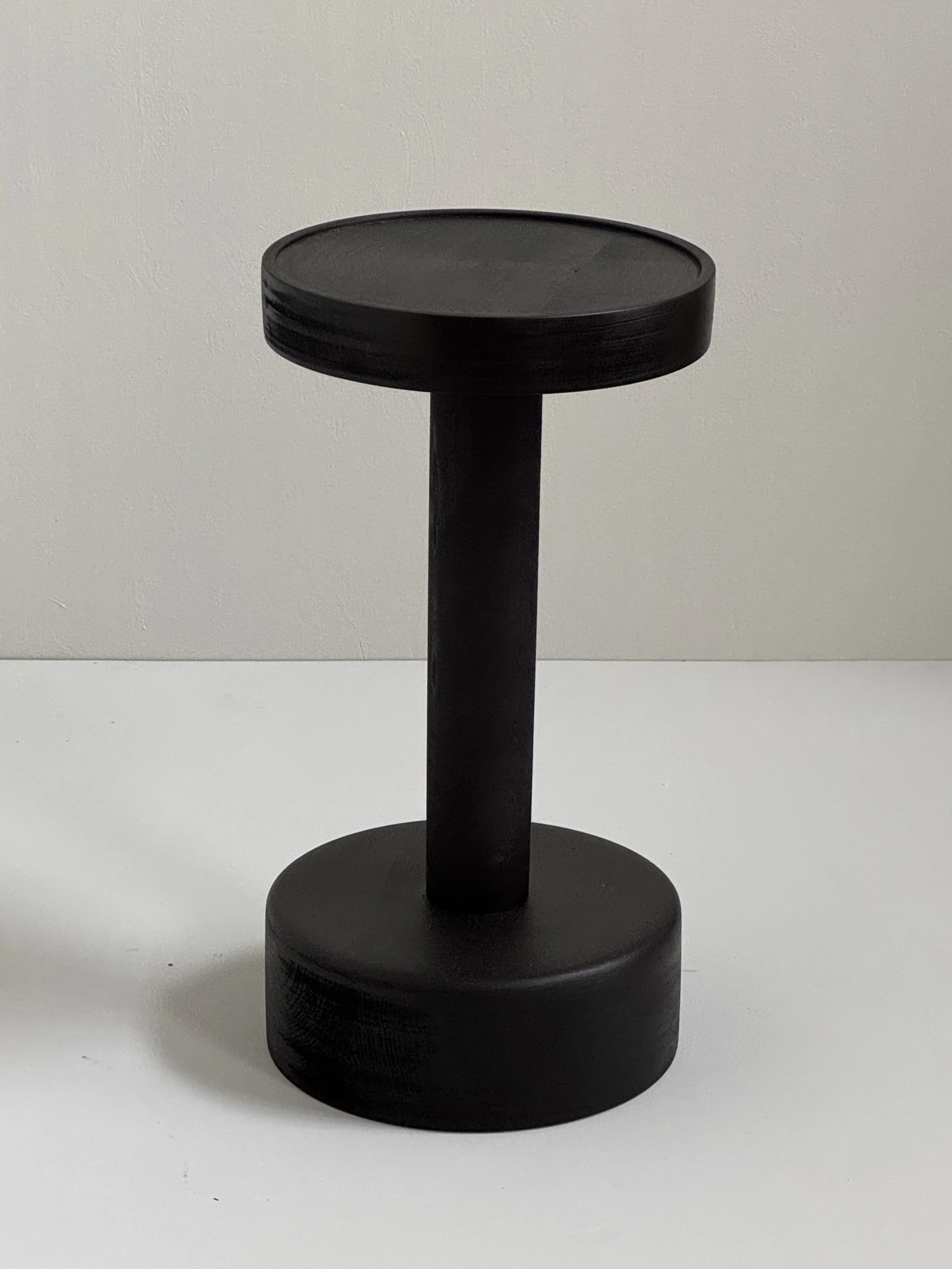 Mesa Auxiliar de Fresno Ebonizada