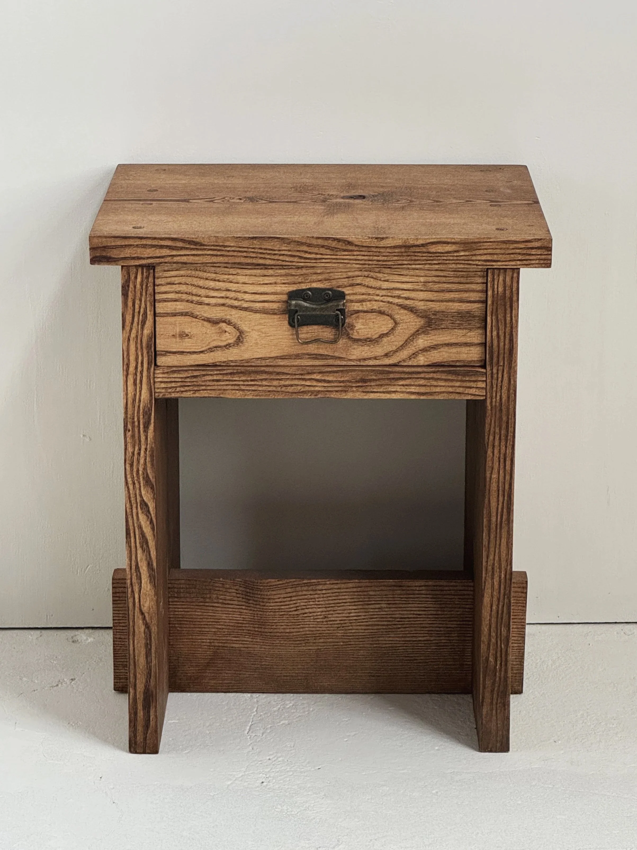 Mesita de Noche de Fresno