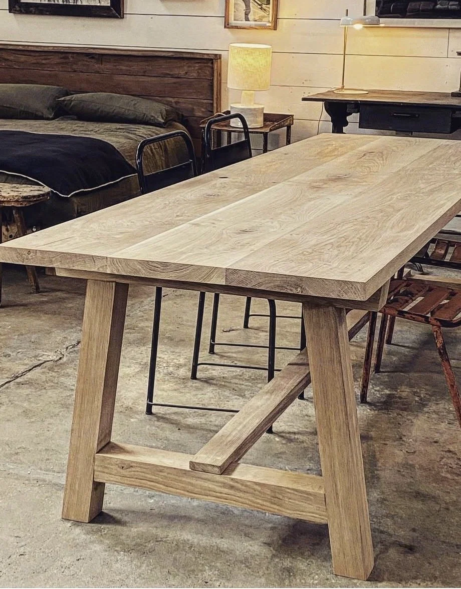 Mesa Catalana de Roble Macizo