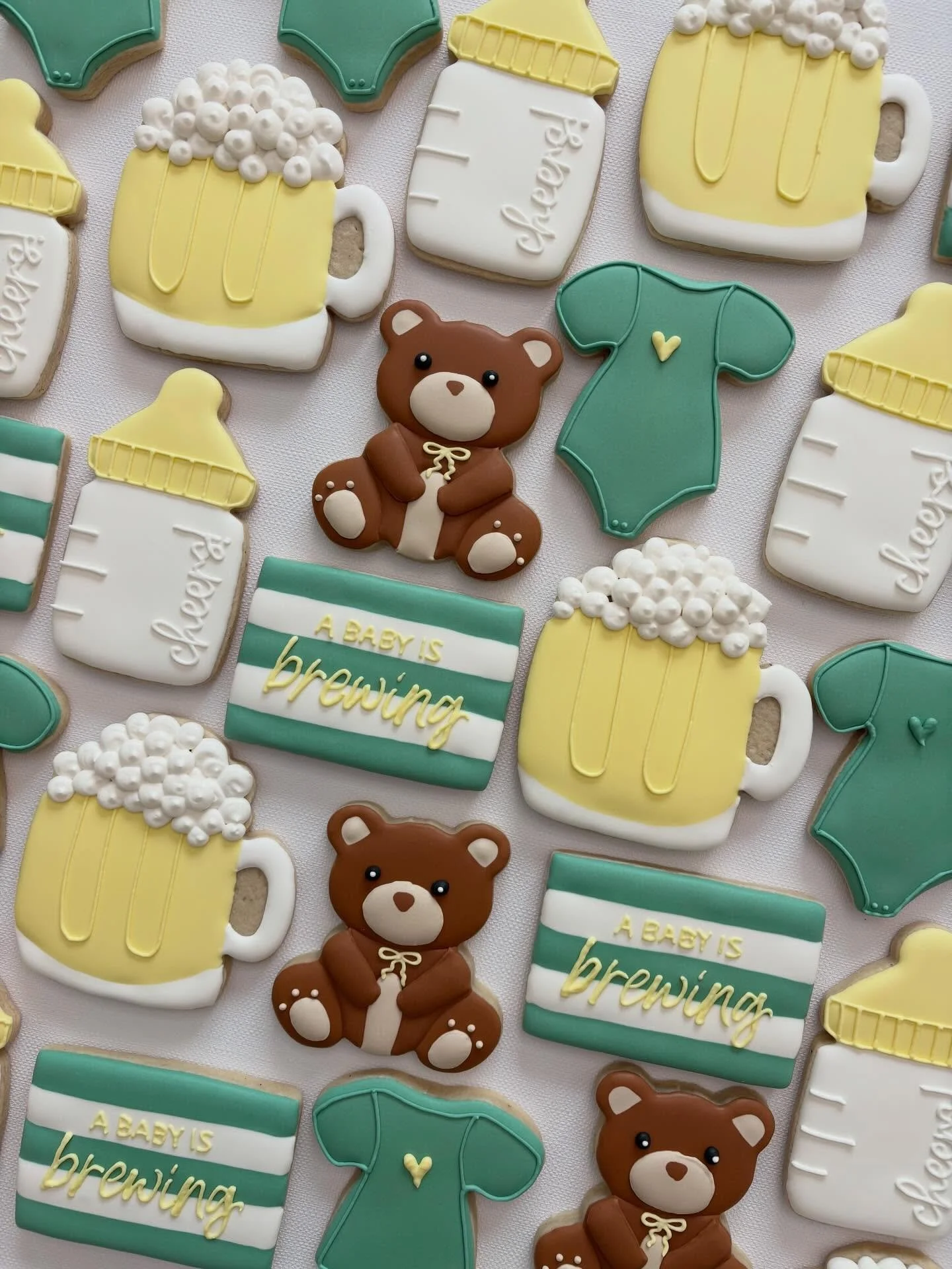 A baby is brewing 🍼🧸

#homemadecookies #customcookies #sugarcookies #birthdaycookies
#wesleychapelcookies