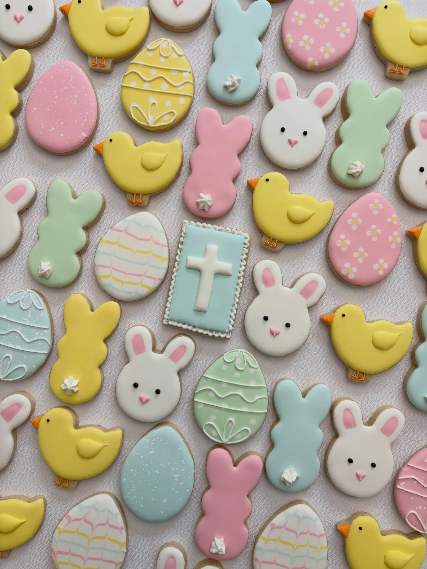 Hoppin&rsquo; into Easter weekend 🐰🍪

#homemadecookies #customcookies #sugarcookies #eastercookies
#wesleychapelcookies