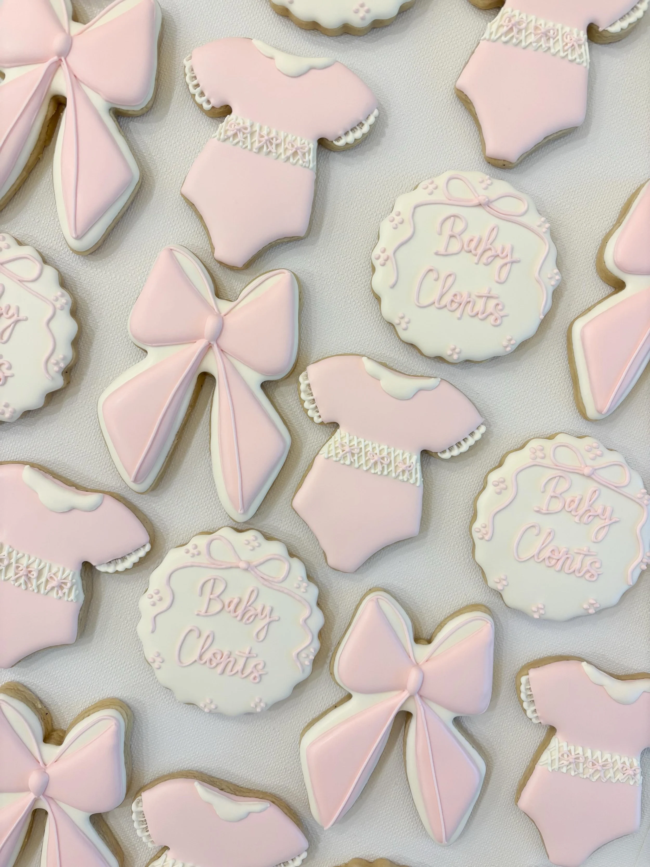 Tiny bows, baby pink, and lots of love 🍪🎀

#homemadecookies #customcookies #sugarcookies #babyshowercookies
#wesleychapelcookies