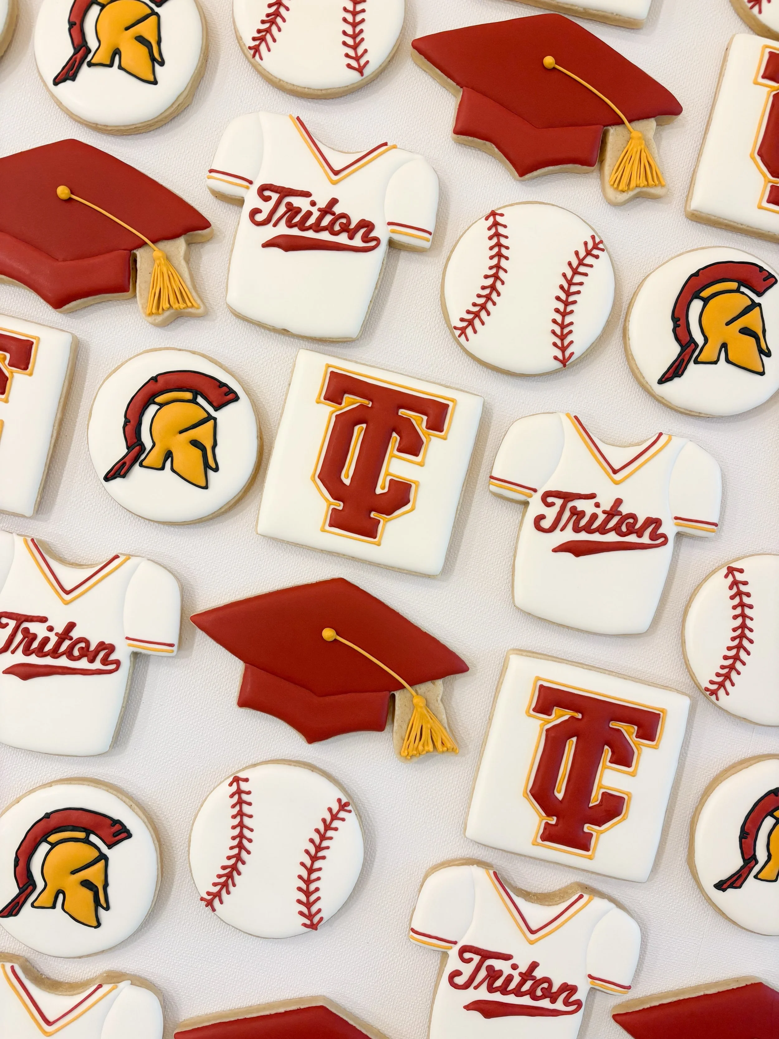 Cheers to graduation and a whole new ballgame! 🎓⚾️

#homemadecookies #customcookies #sugarcookies #graduationcookies
#wesleychapelcookies