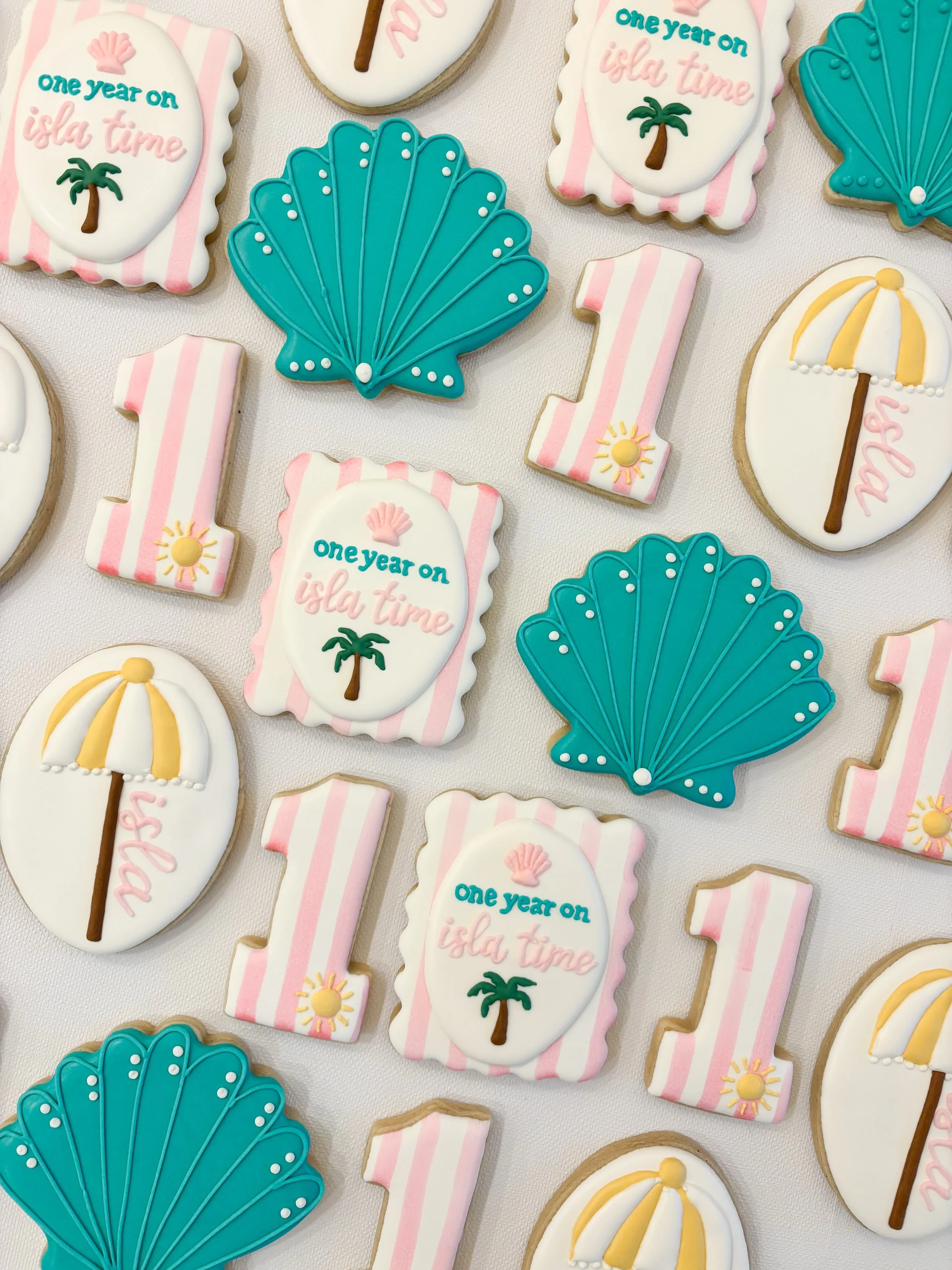 One year on Isla time 🌴🐚

#homemadecookies #customcookies #sugarcookies #birthdaycookies
#wesleychapelcookies