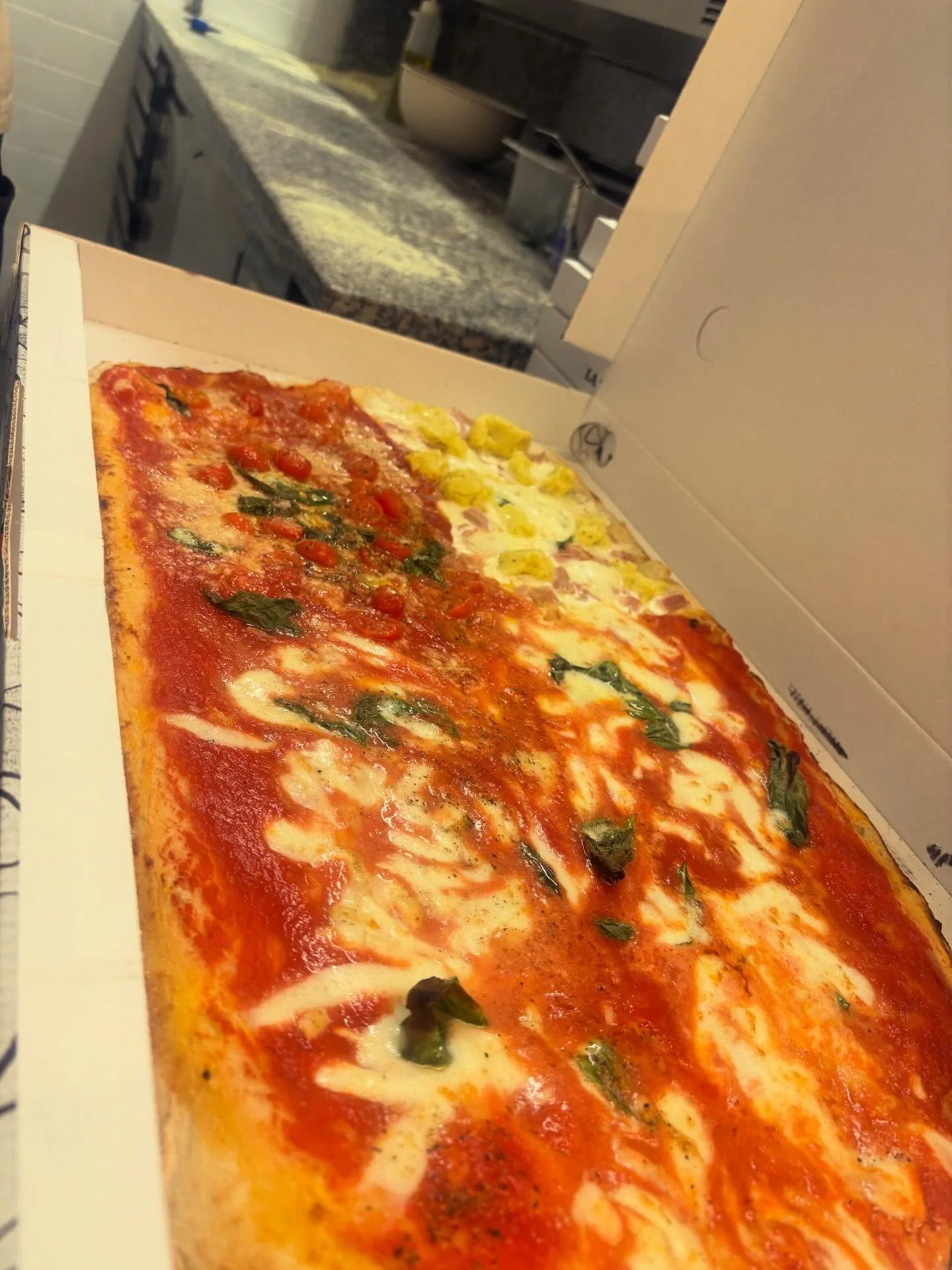 Pizza al metro con 4 gusti 🍕🔥 

📍Via Fornace Vecchia,9 Novara
 
Prenota al numero 📞0321085191 
📱3759409559