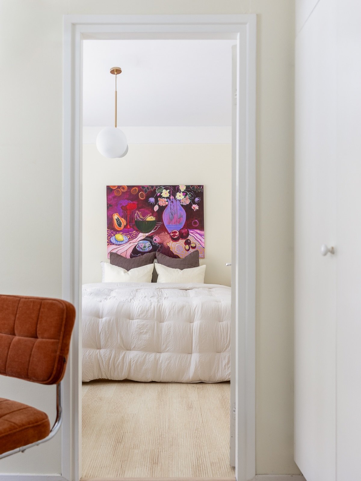 Helmikuun lemppareita🫶🏻 
Oon saanut alkuvuoden aikana toteuttaa paljon stailauksia ja kalustuksia, kiitollinen ihan kaikista t&ouml;ist&auml;🥹🩷
Joukkoon mahtui my&ouml;s ihana kalustesuunnitteluprojekti Helsingiss&auml; (kuvat 1 &amp; 2)🤎

N&aum