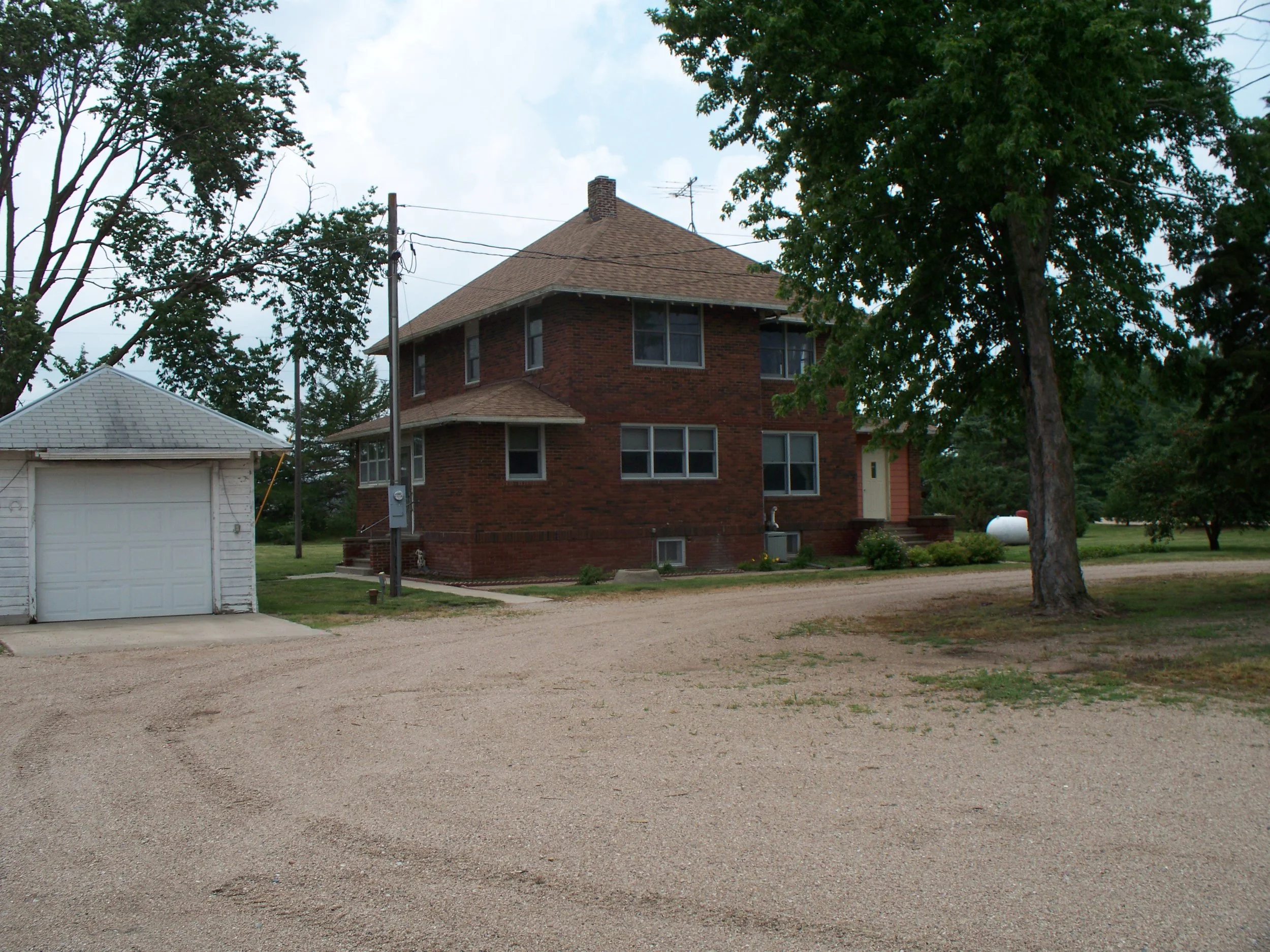 1003 County Road H, Schuyler