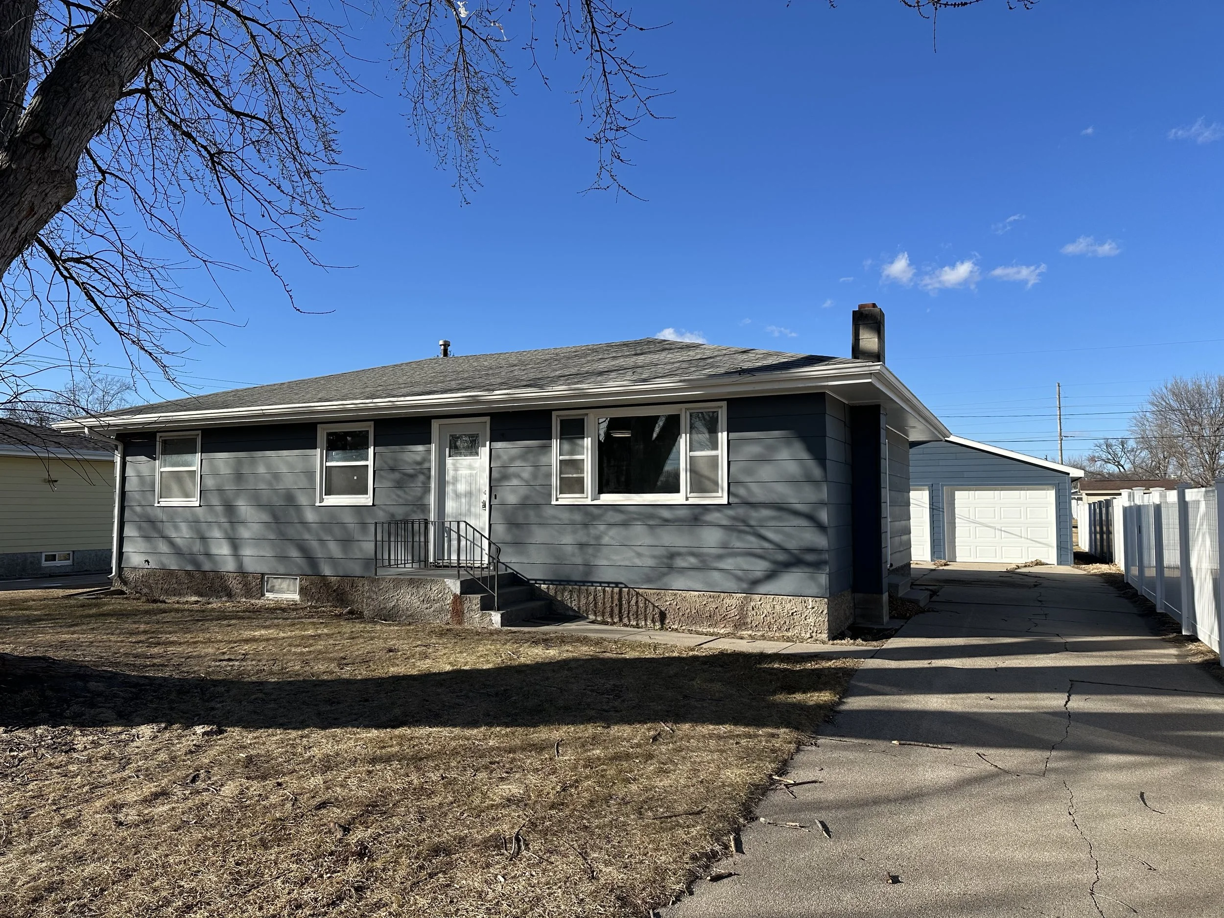 1216 3rd ST - Columbus