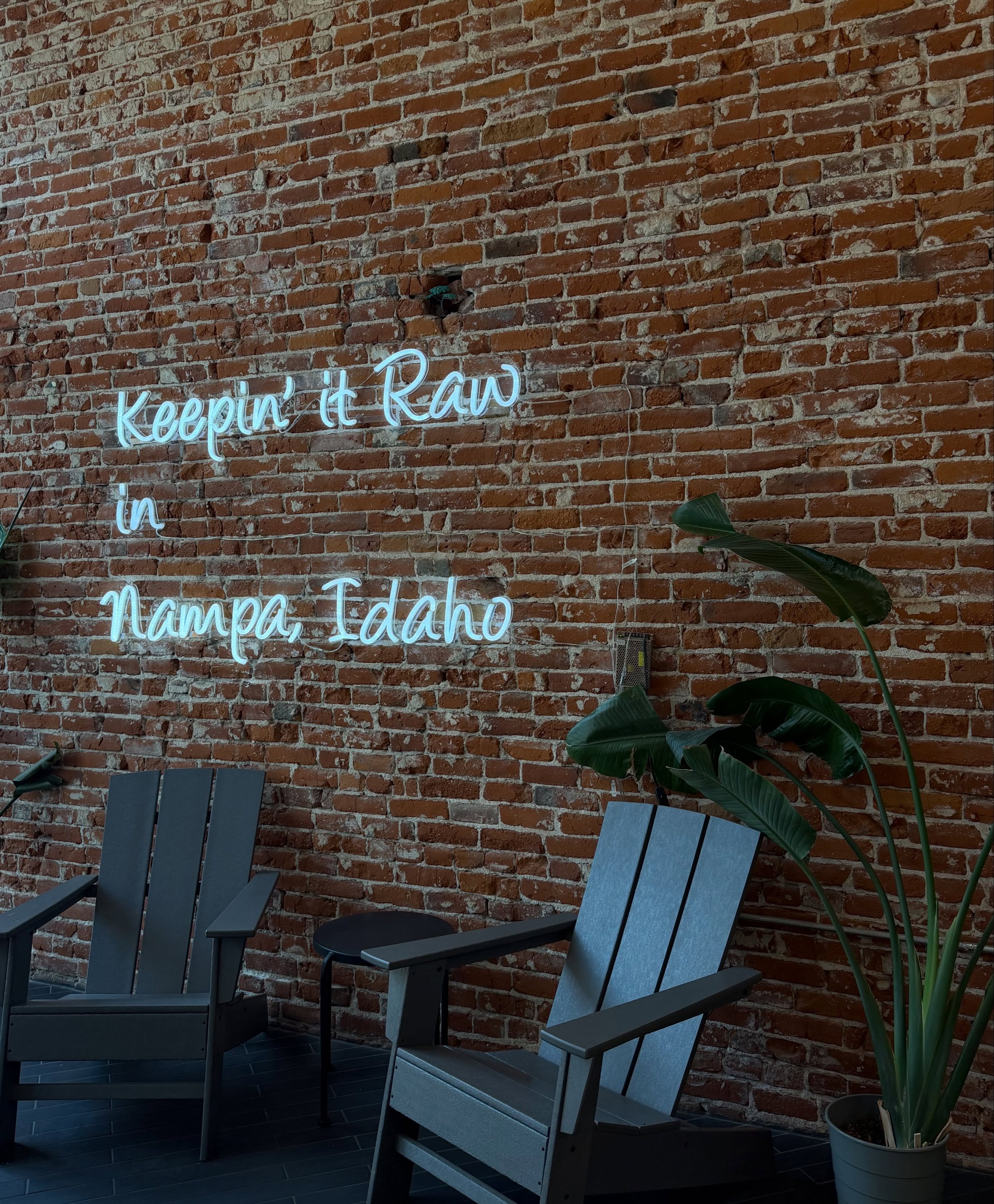 This one is for the foodies. 🍚

If you are a downtown lunch regular you have probably already seen this wall. If not, consider this your sign to go find it. Do you know where this is? 👀

#downtownnampa #nampaidaho #supportlocal