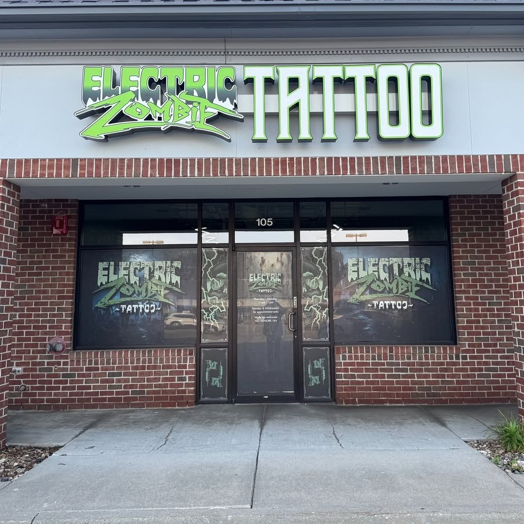 Electric Zombie Tattoo is looking to hire an experienced tattoo artist. 

What we offer: Great starting split, booth rent option after probation, clean shop, laid-back but professional environment.

Requirements:
&bull; 2+ years tattooing experience 