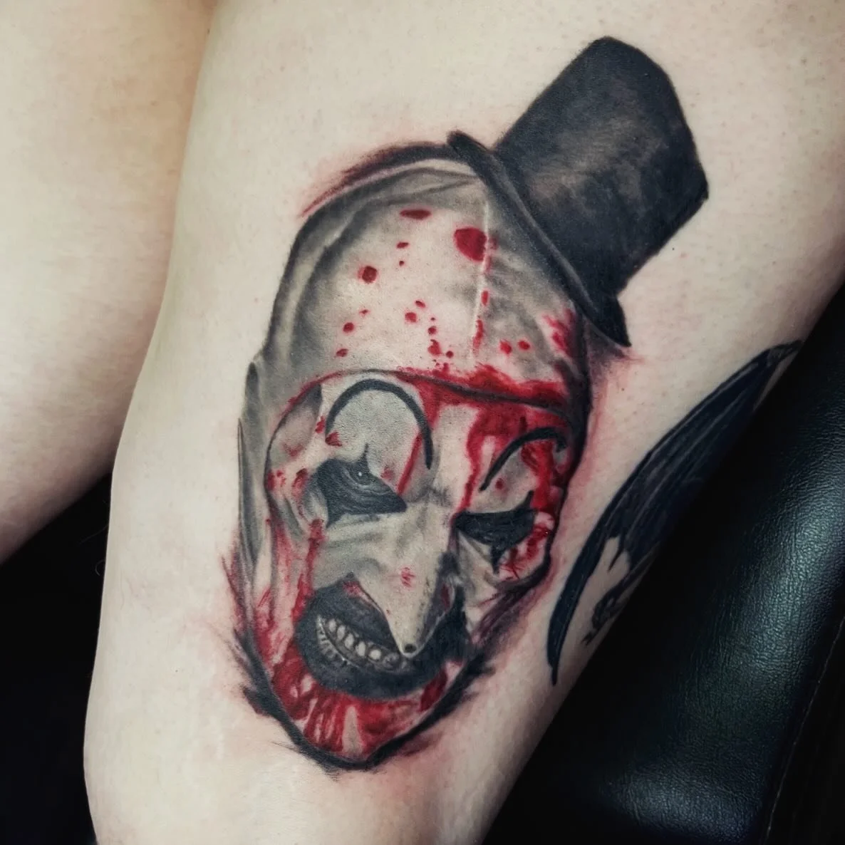 This tattoo is TERRRRIFYING 🔪🤡

@lyndonlapp killed this Terrifier portrait! Everyone needs a horror portrait before Halloween, don&rsquo;t ya know?! 

Make sure to message us to book yours before it&rsquo;s too late&hellip; (who are we kidding thou