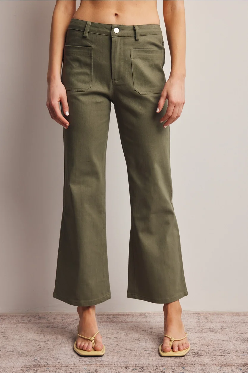green pants1.webp
