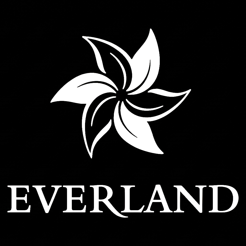 검은 배경에 흰색 꽃 모양과 'EVERLAND'라는 텍스트가 있는 로고 디자인