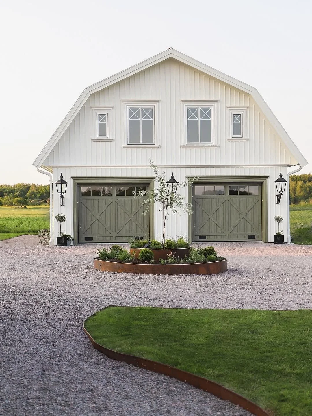 Garage with Barn look