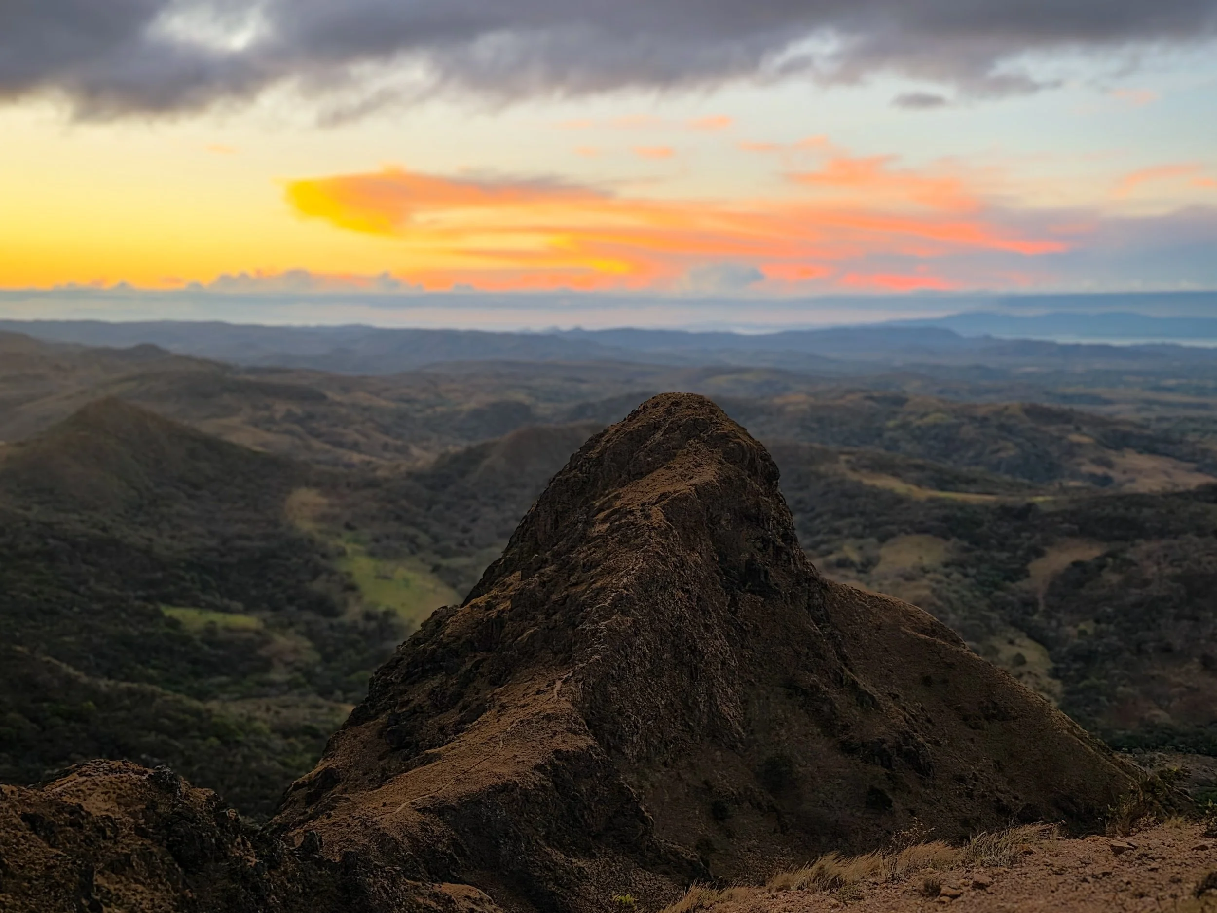 Cerro Pelado: decisiones cuestionables entre adultos funcionales