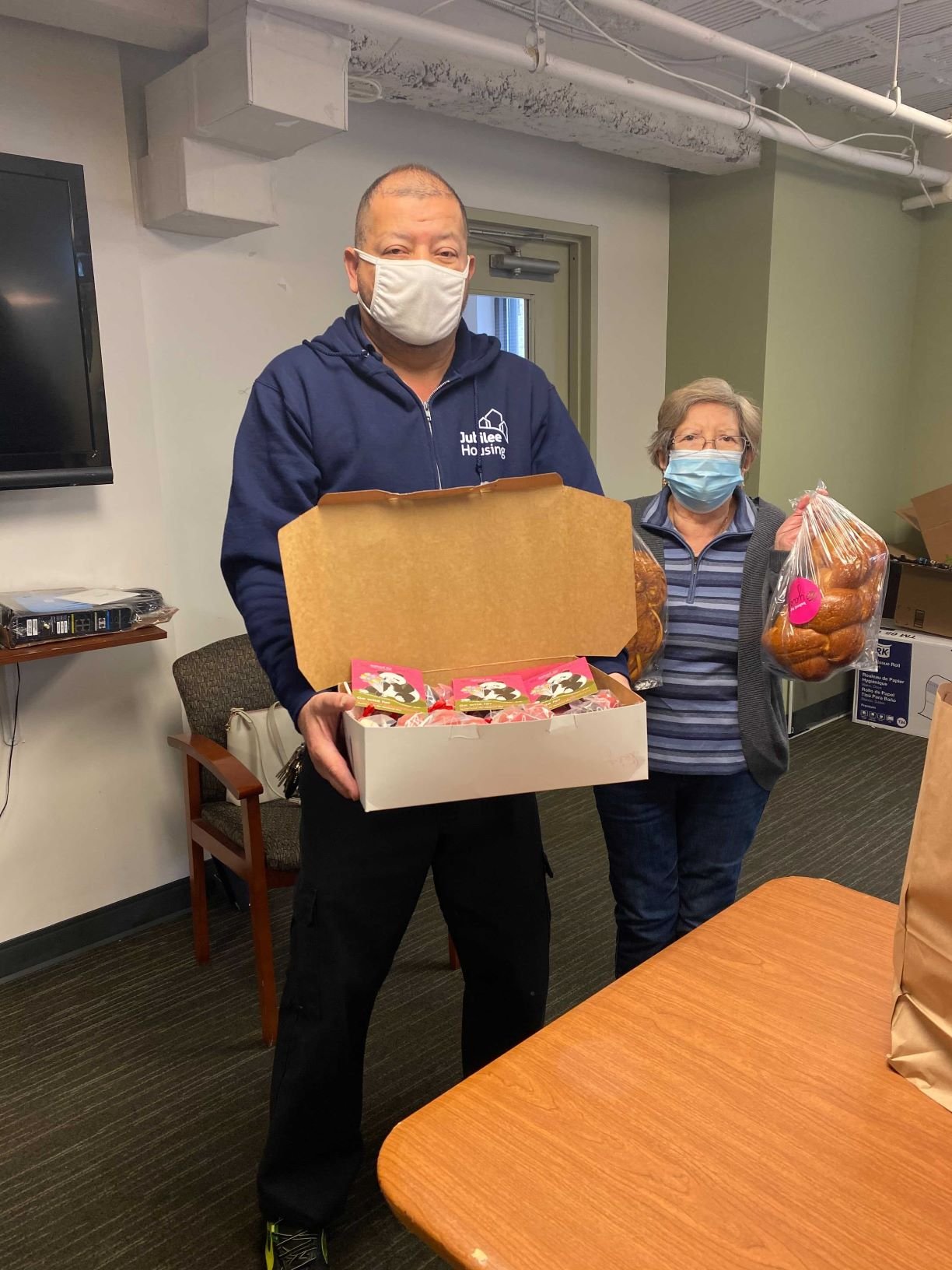 Local Bakery Donates Challah to Jubilee Housing