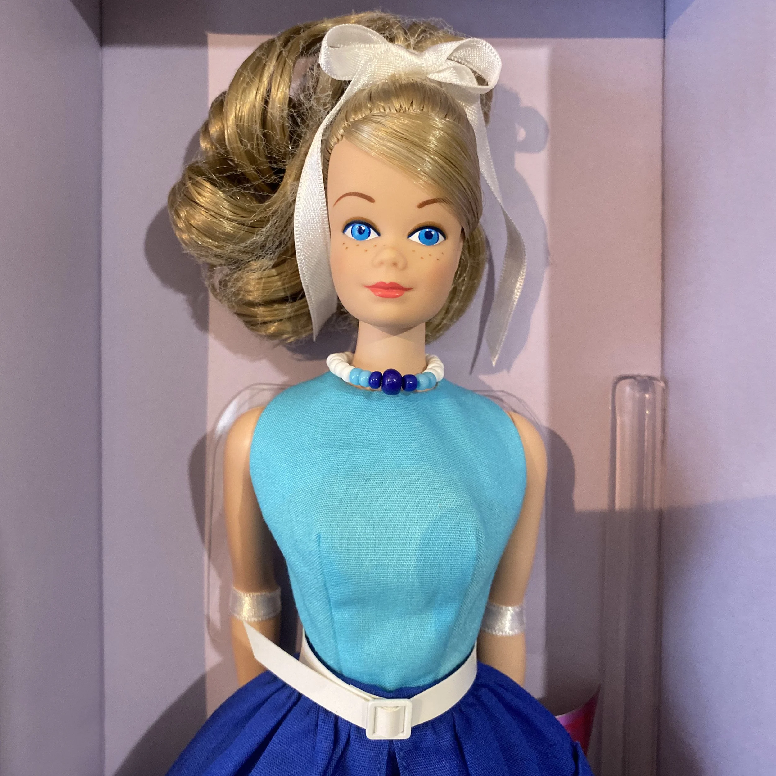 0.CLOSE FRONT BOXED 01.jpeg