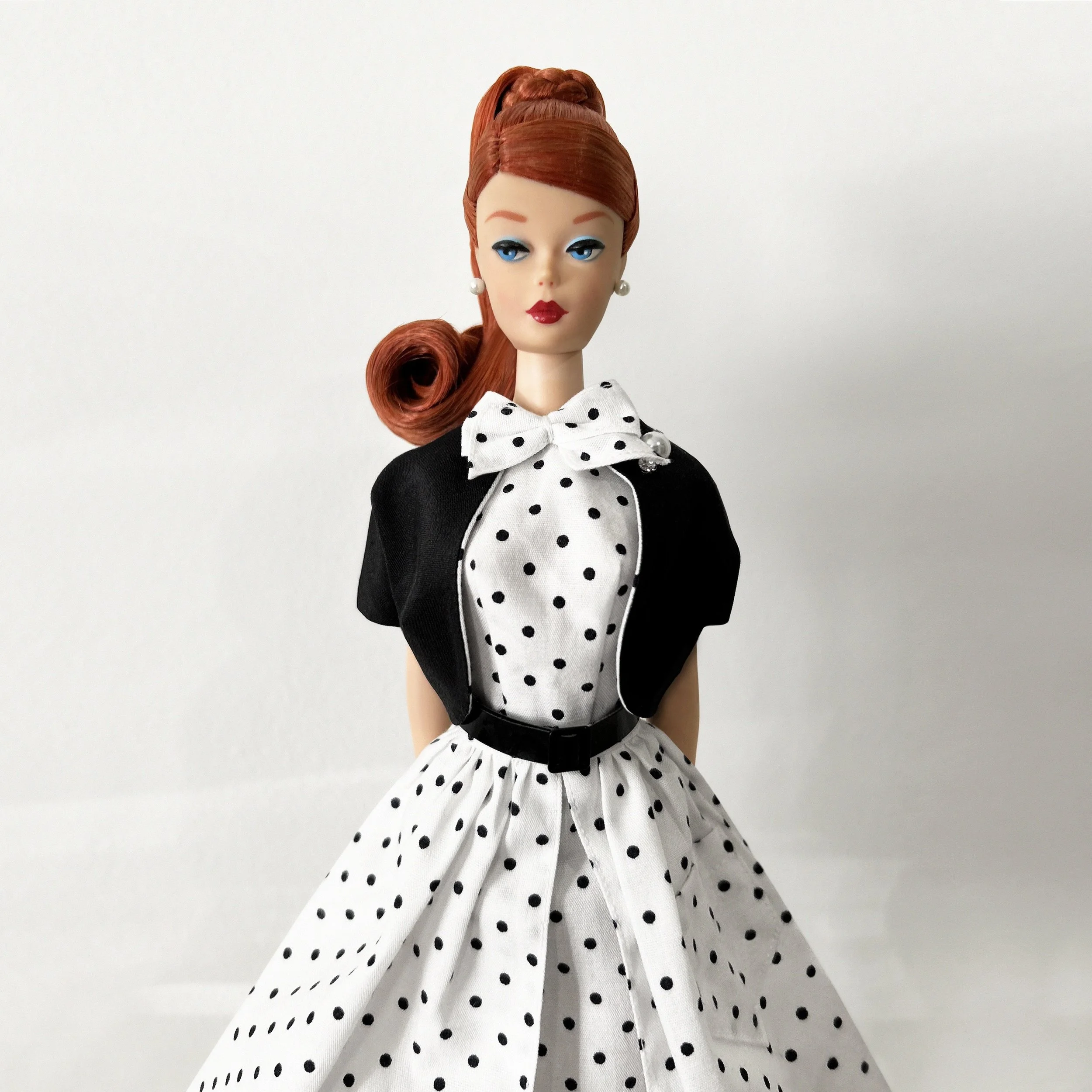 0.PORTRAIT FRONT CLOSE 02.jpg