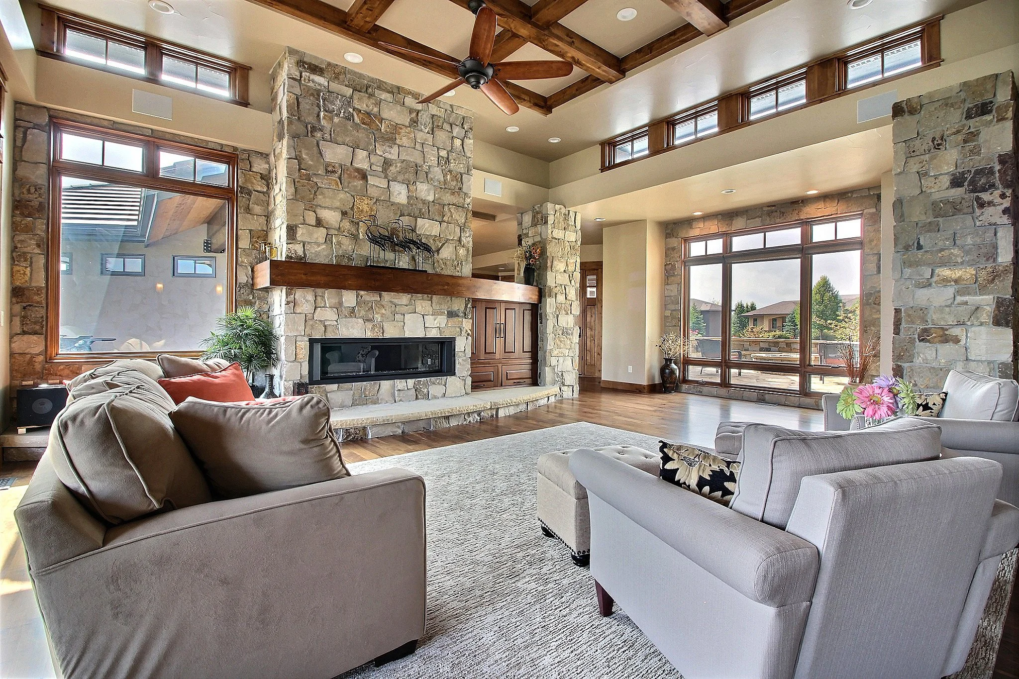 12-Living Room.jpg