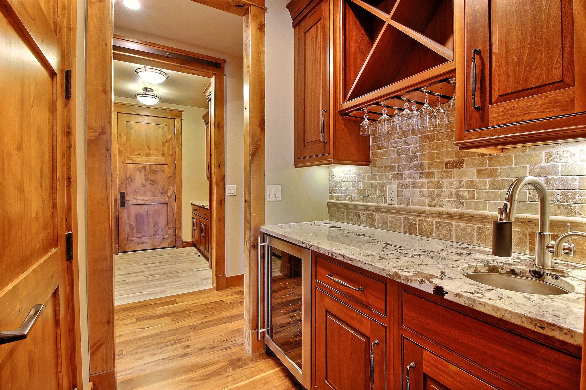 31-Butlers Pantry.jpg