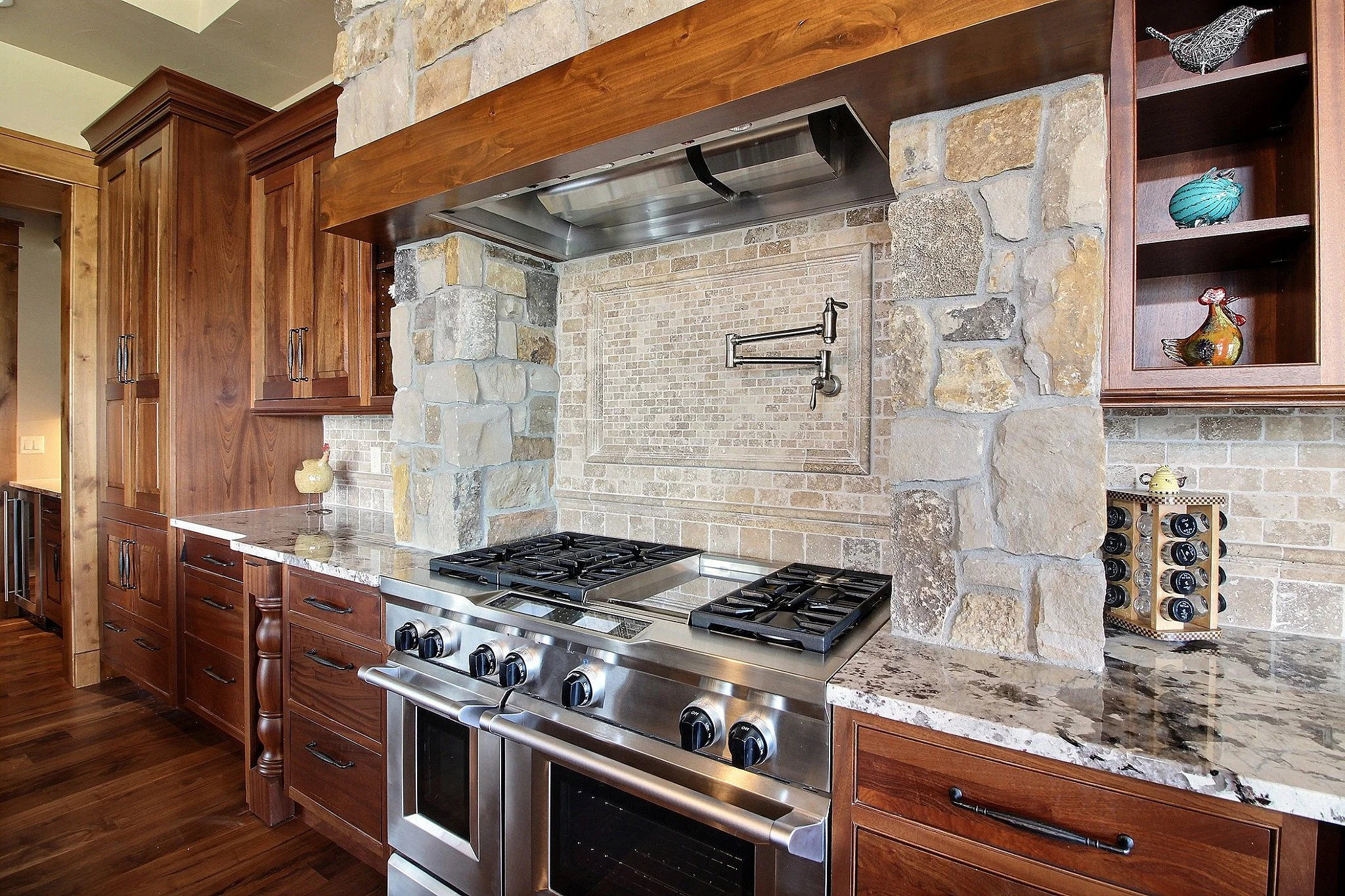 24-Kitchen.jpg