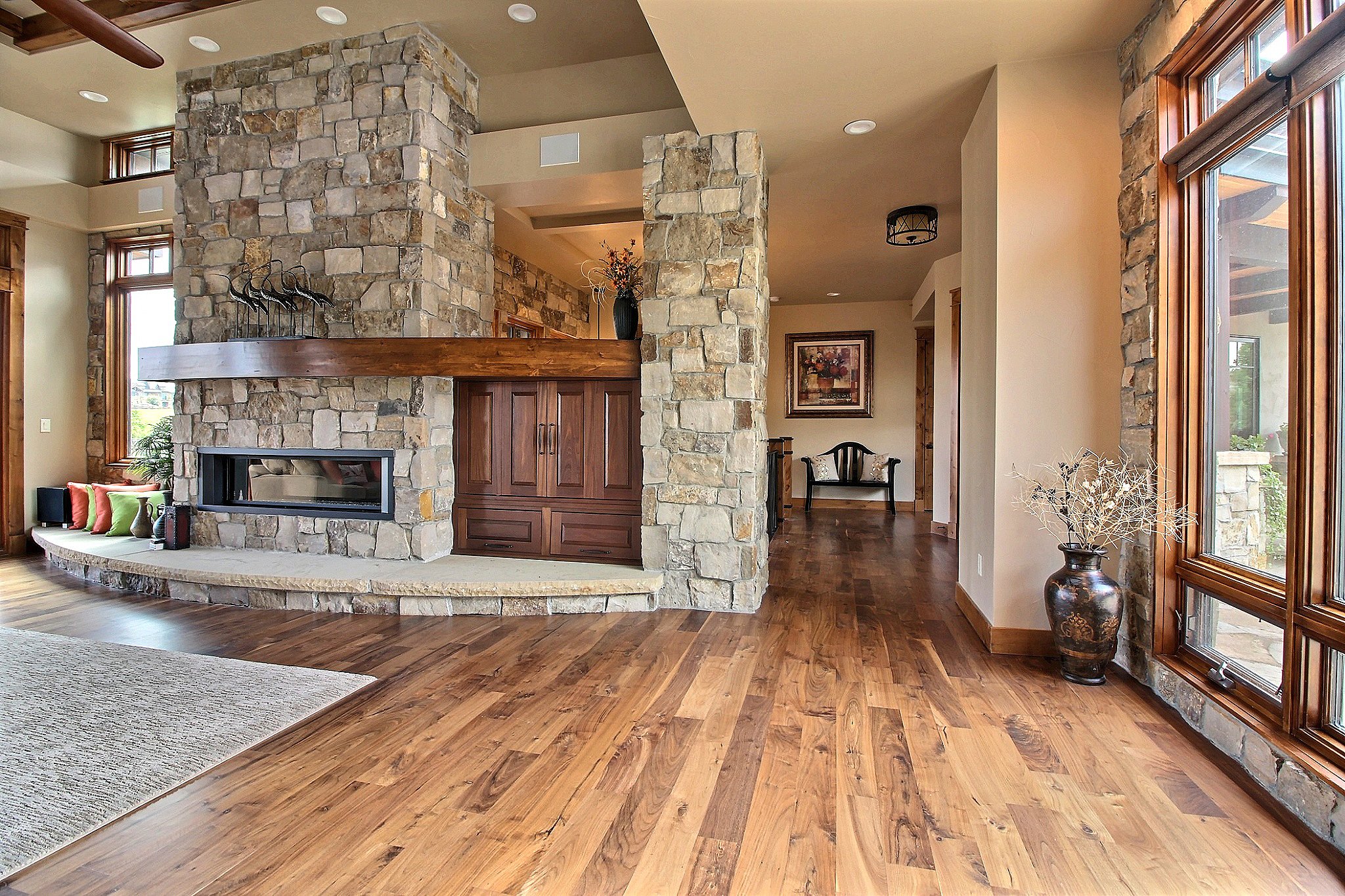 9-Living Room.jpg