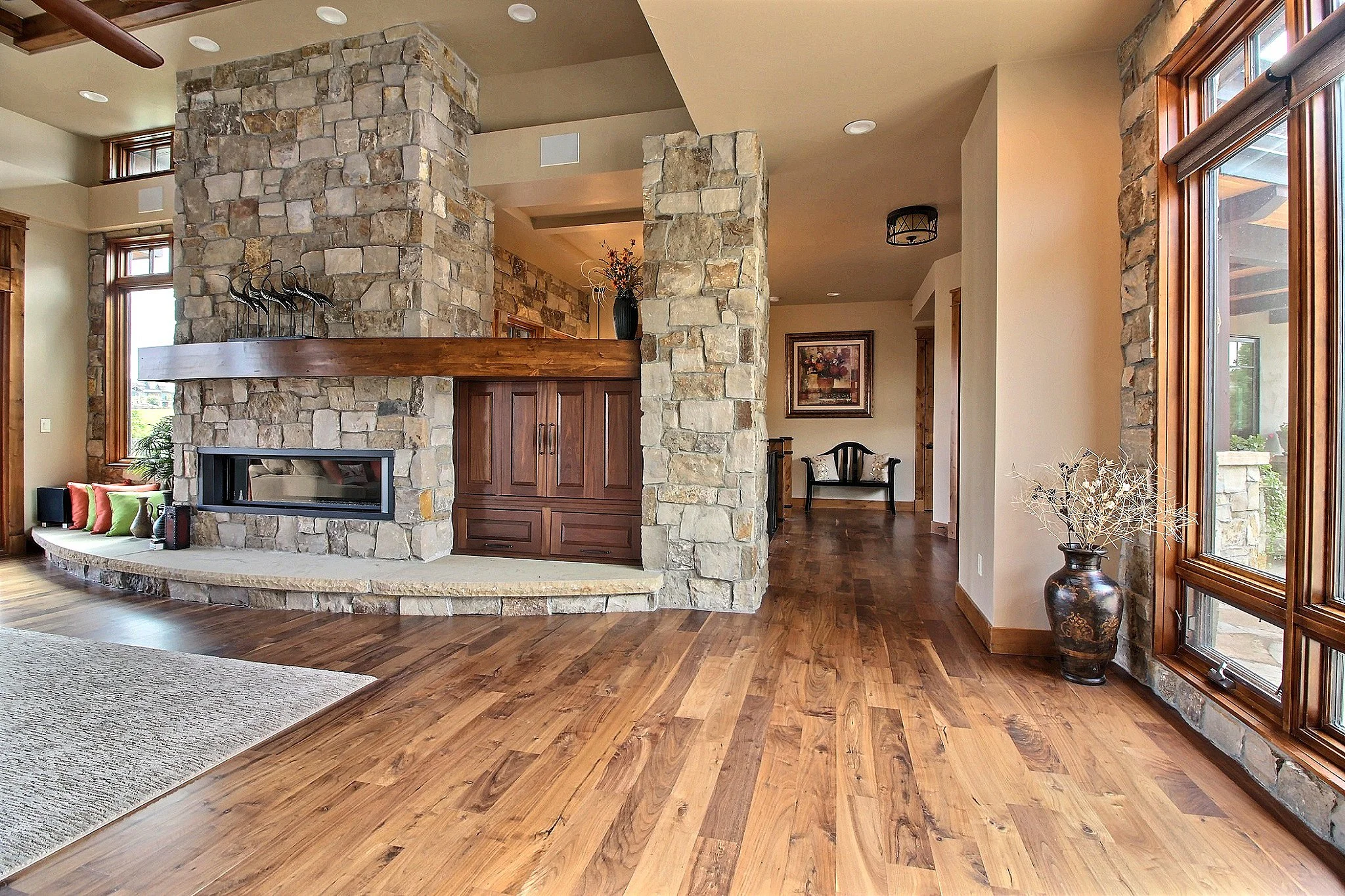 9-Living Room.jpg