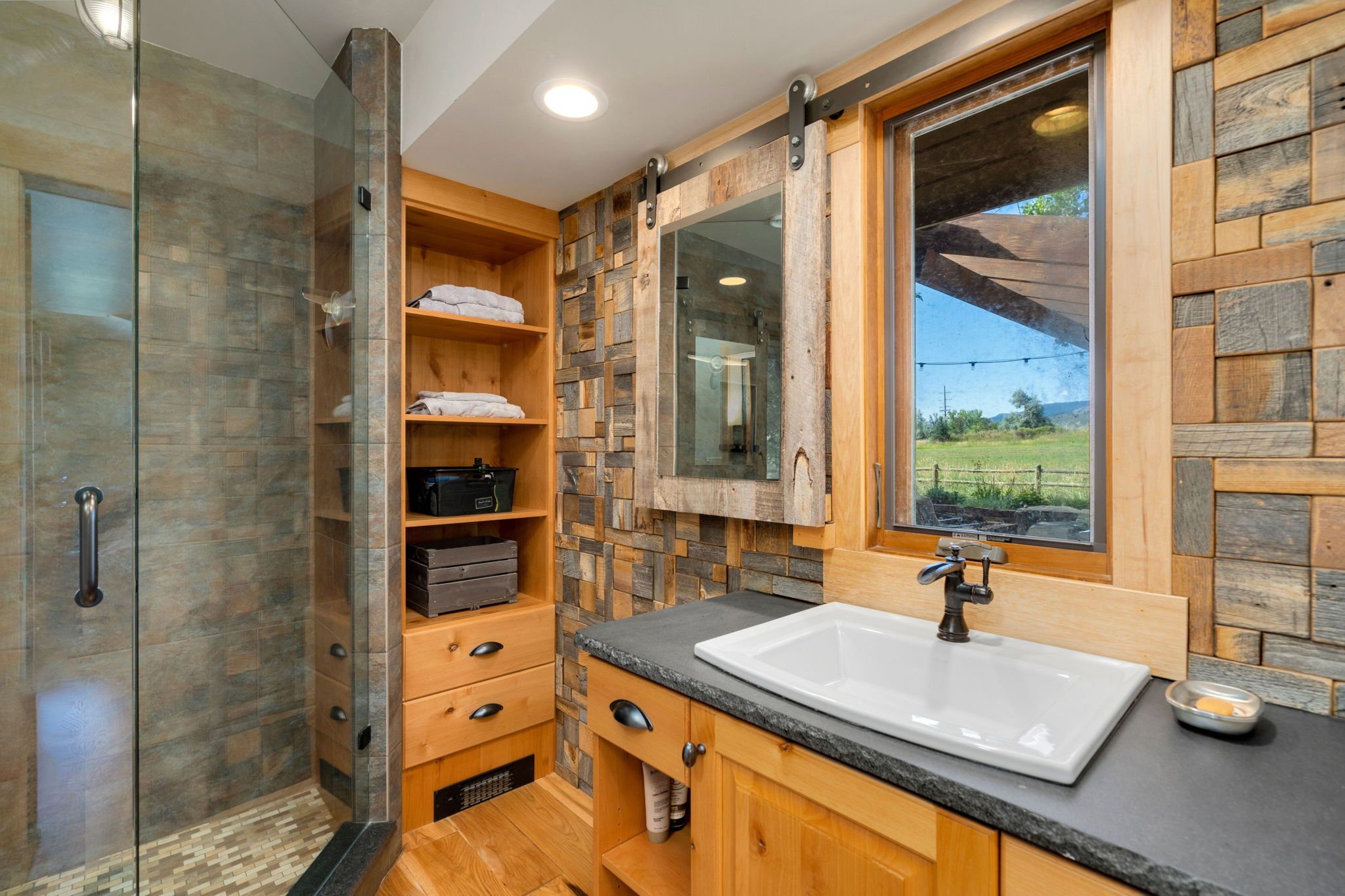 21-web-or-mls-4020 Bingham Hill Rd 21.jpg