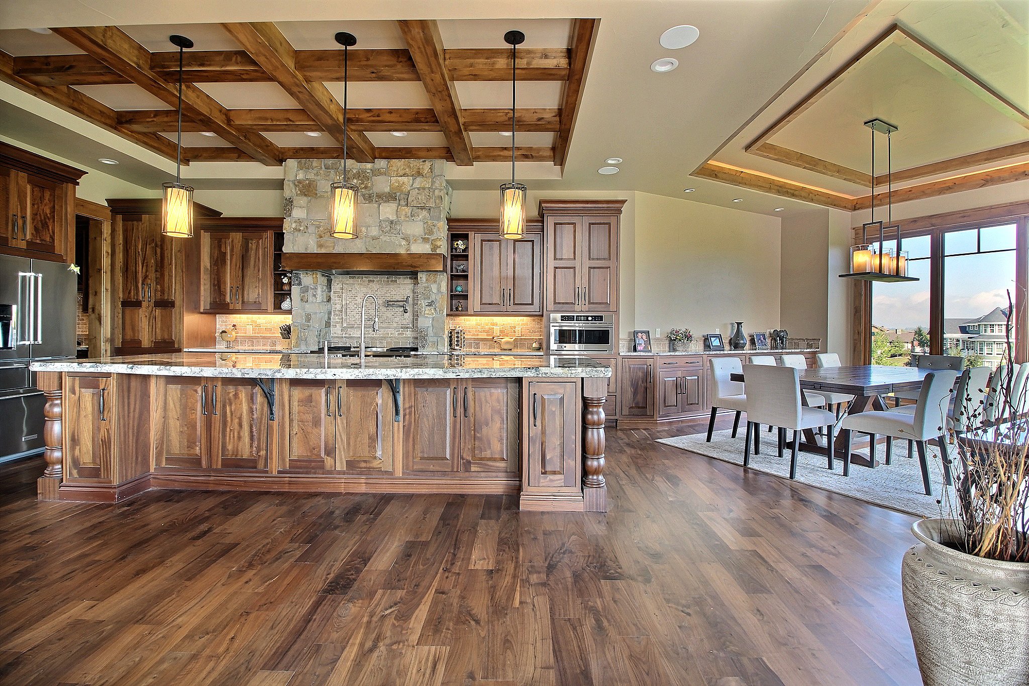 20-Kitchen-Dining.jpg