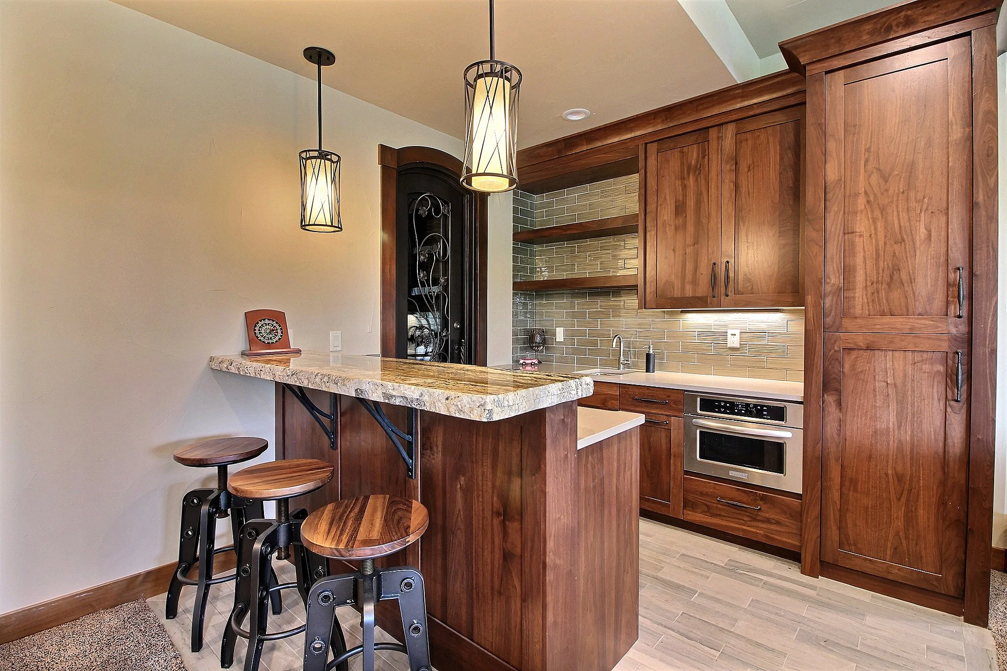 54-Family Room-Wet Bar.jpg
