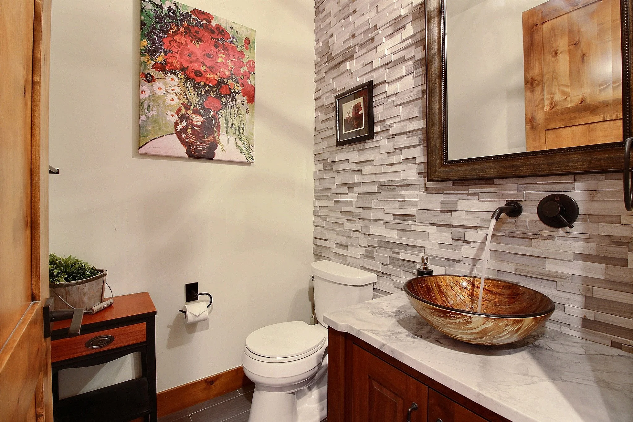 34-Powder Room.jpg
