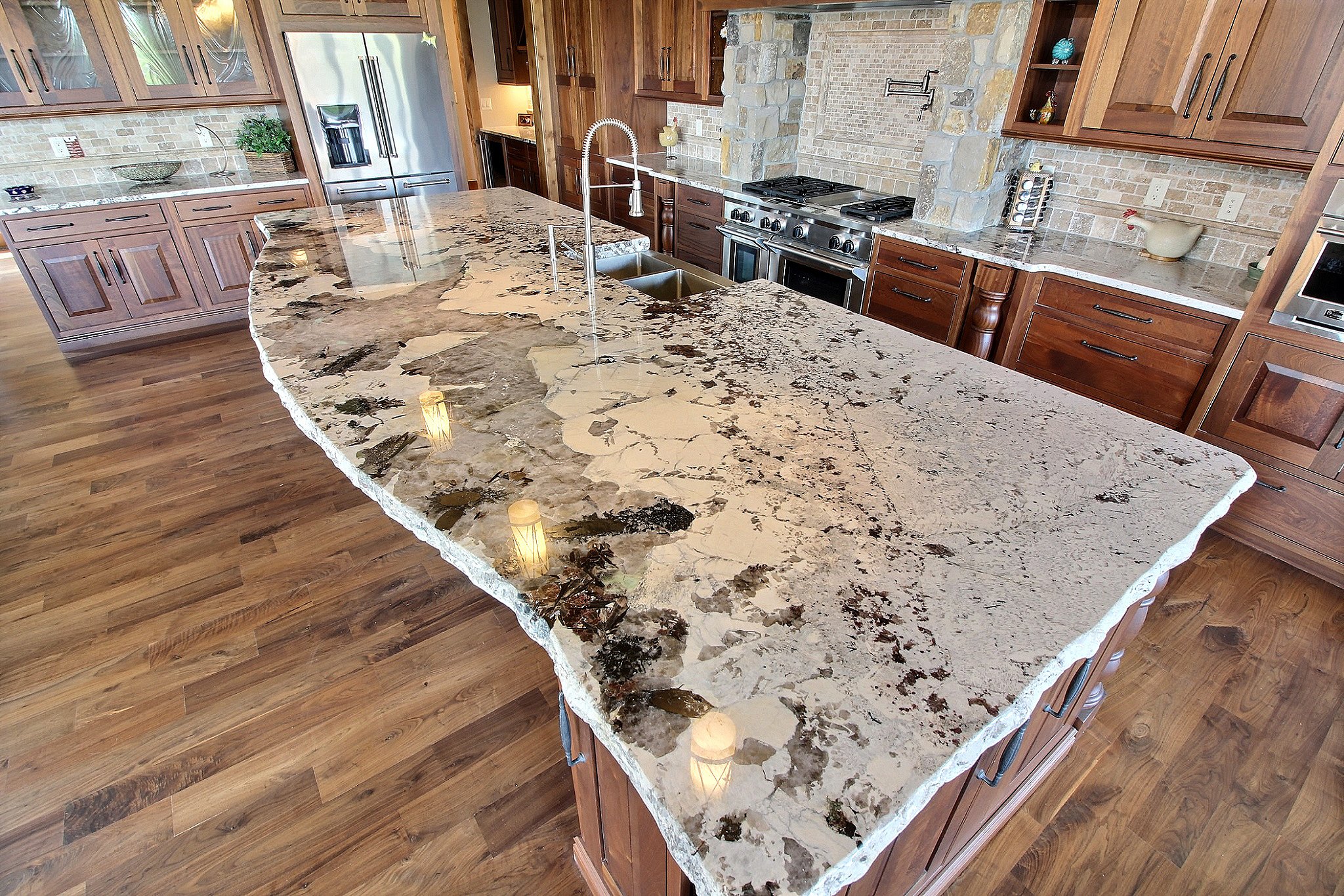 25-Kitchen.jpg