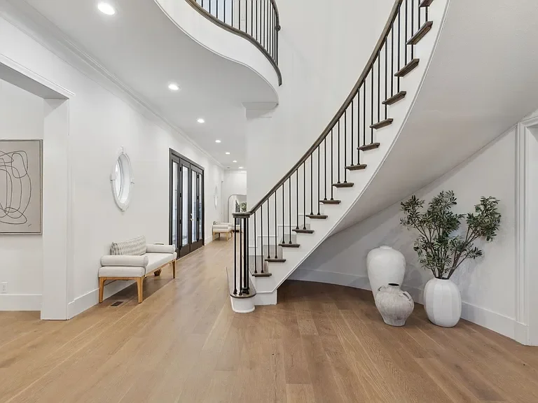 St. Laurent Entry.webp