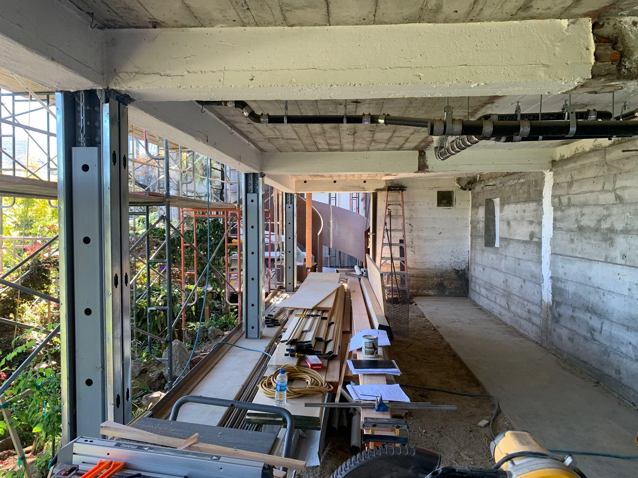 An image of seismic strengthening underway.