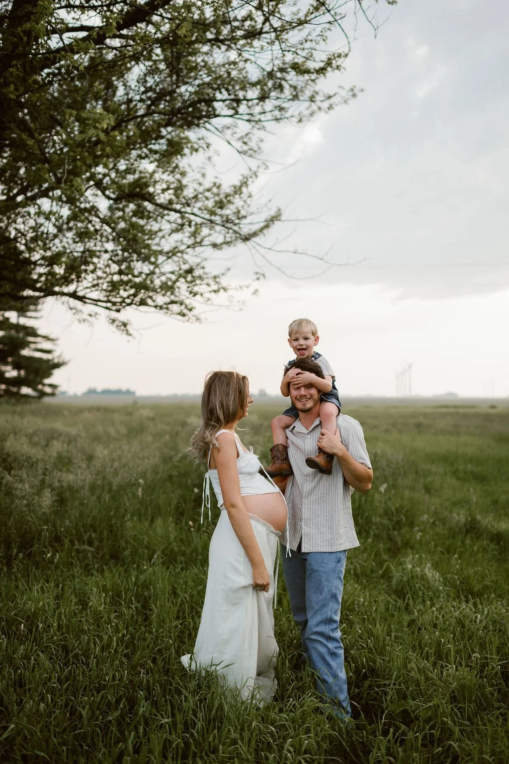 Country_Maternity_Session_Illinois_Dekalb (37).jpg