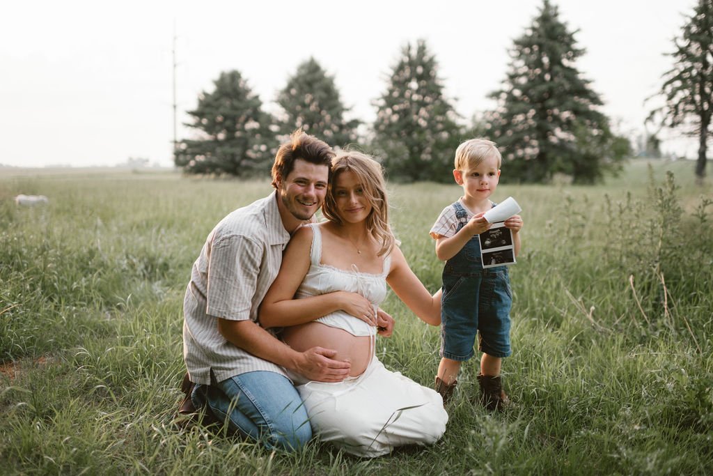 Country_Maternity_Session_Illinois_Dekalb (64).jpg