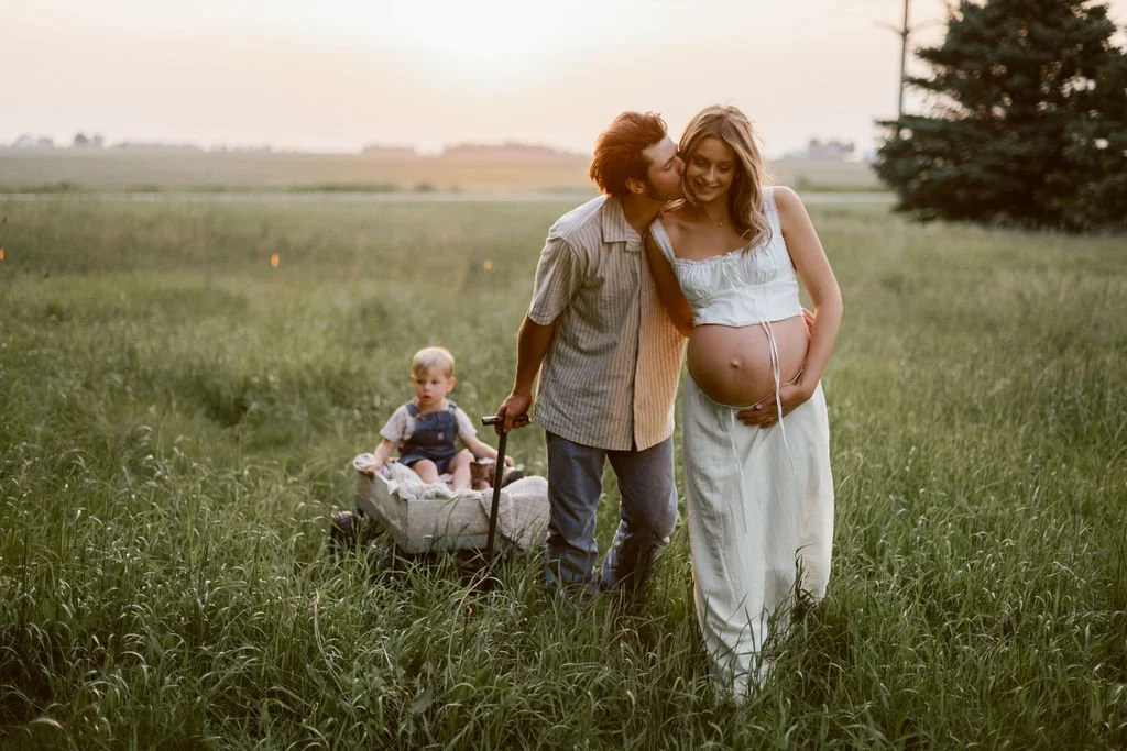 Country_Maternity_Session_Illinois_Dekalb (106).jpg