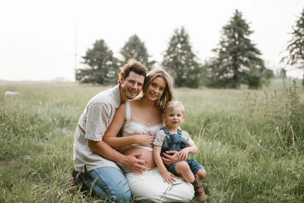 Country_Maternity_Session_Illinois_Dekalb (65).jpg