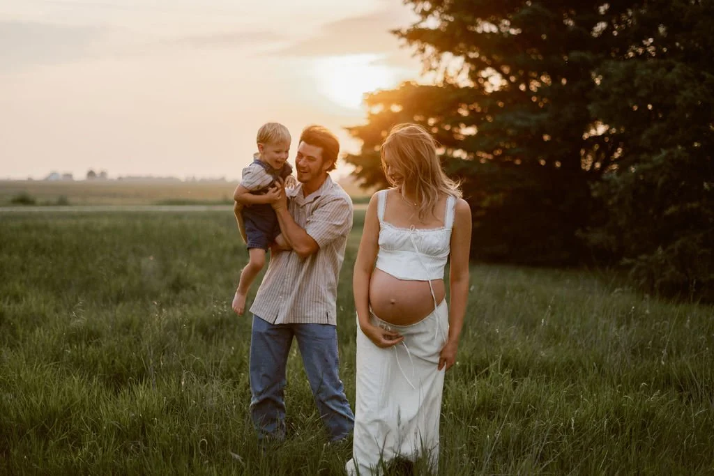Country_Maternity_Session_Illinois_Dekalb (98).jpg