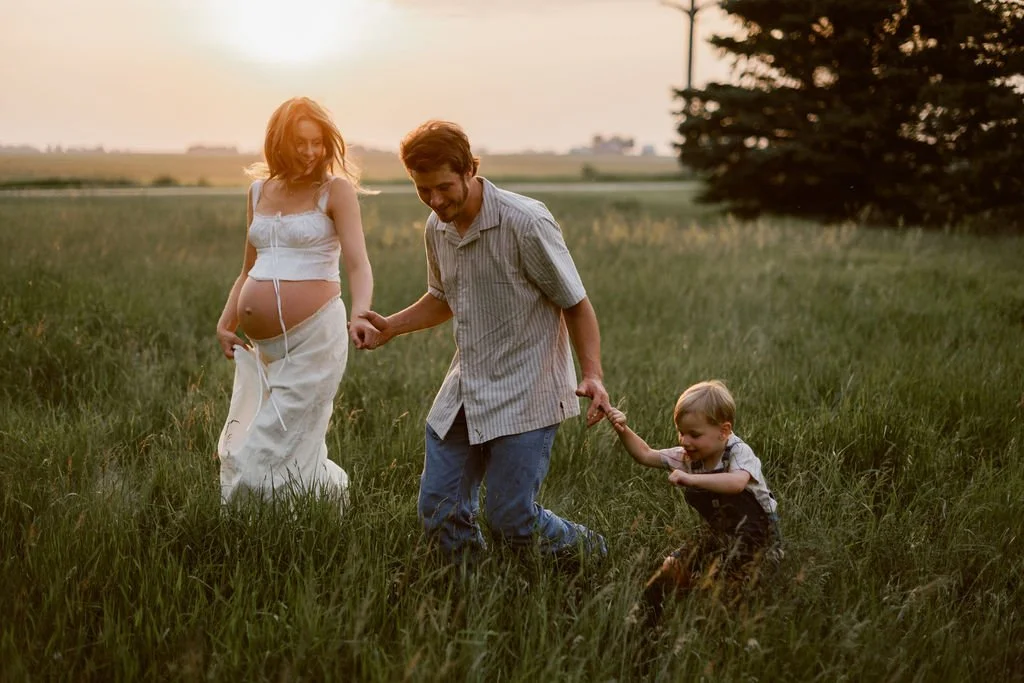 Country_Maternity_Session_Illinois_Dekalb (105).jpg