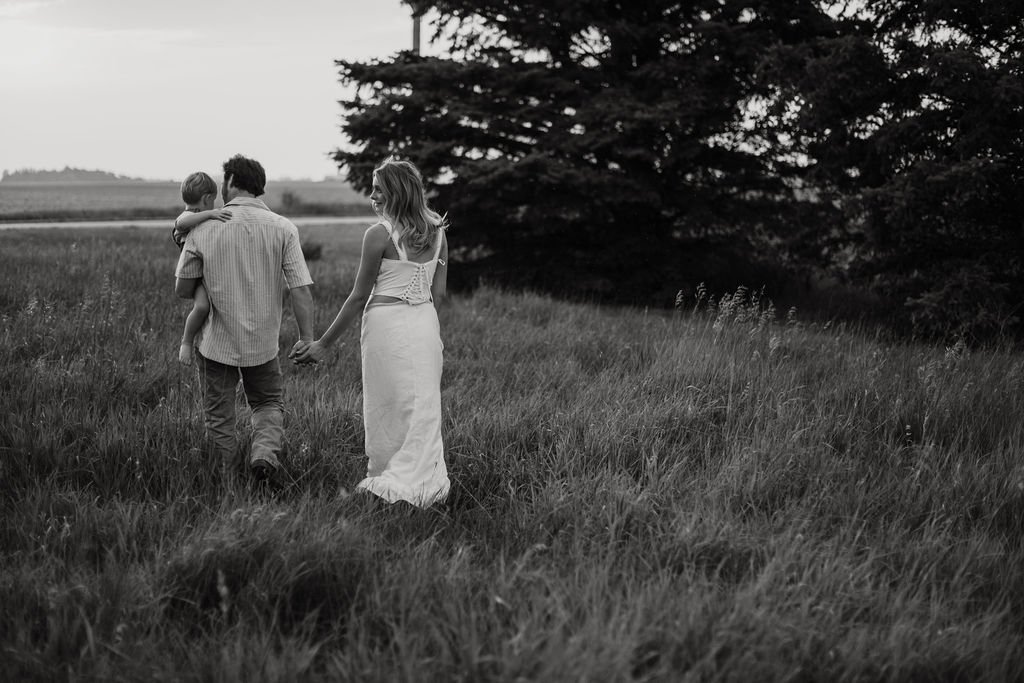Country_Maternity_Session_Illinois_Dekalb (94).jpg