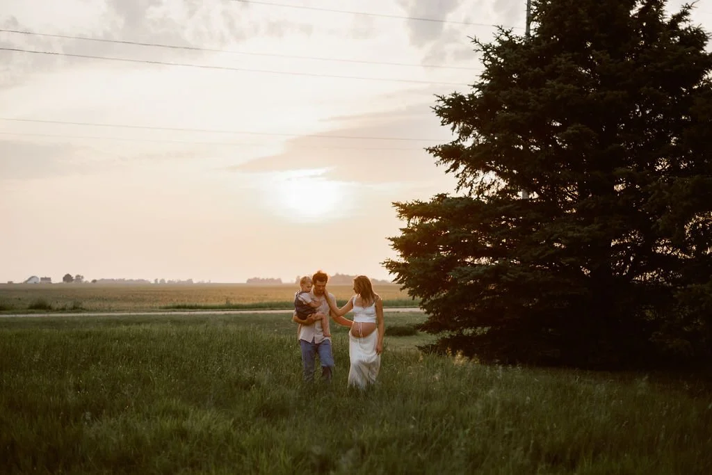 Country_Maternity_Session_Illinois_Dekalb (96).jpg