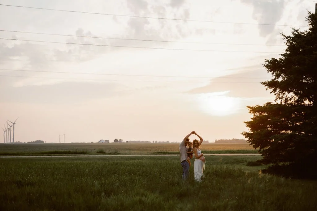 Country_Maternity_Session_Illinois_Dekalb (95).jpg