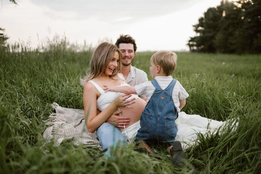 Country_Maternity_Session_Illinois_Dekalb (42).jpg