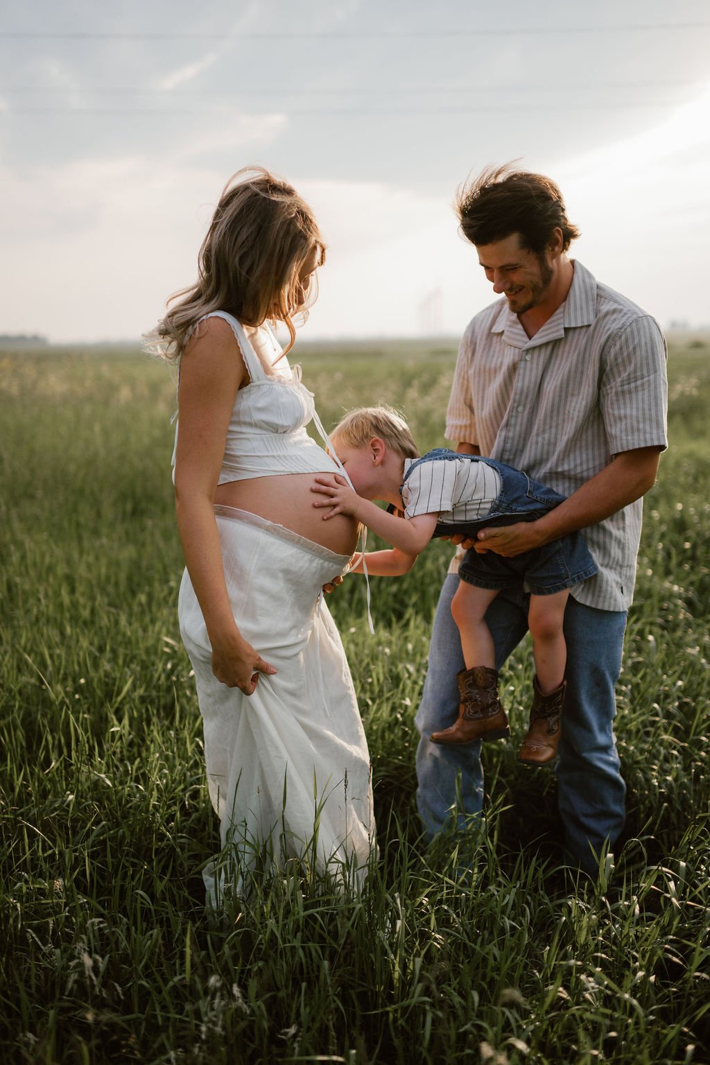 Country_Maternity_Session_Illinois_Dekalb (20).jpg