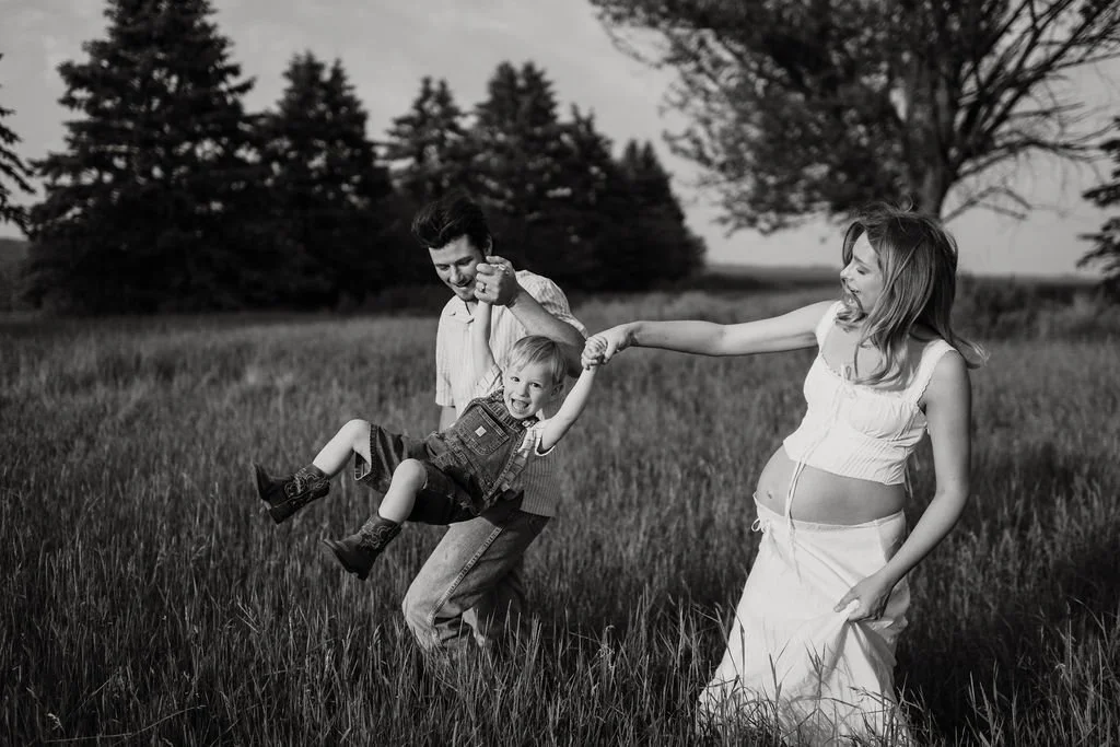 Country_Maternity_Session_Illinois_Dekalb (16).jpg