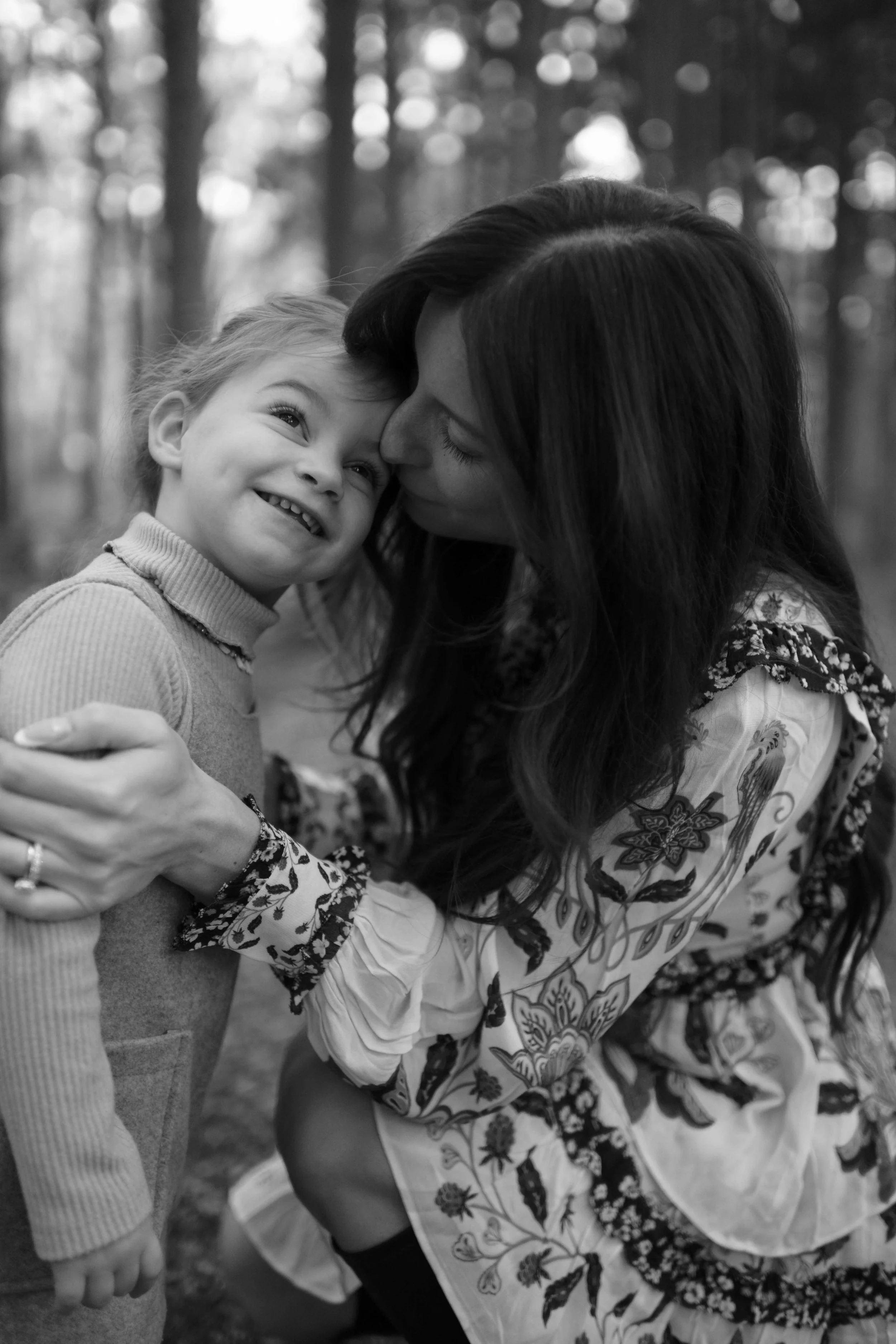 black and white photo of mama and daughter kiss at Morton Arboretum Lisle IL 